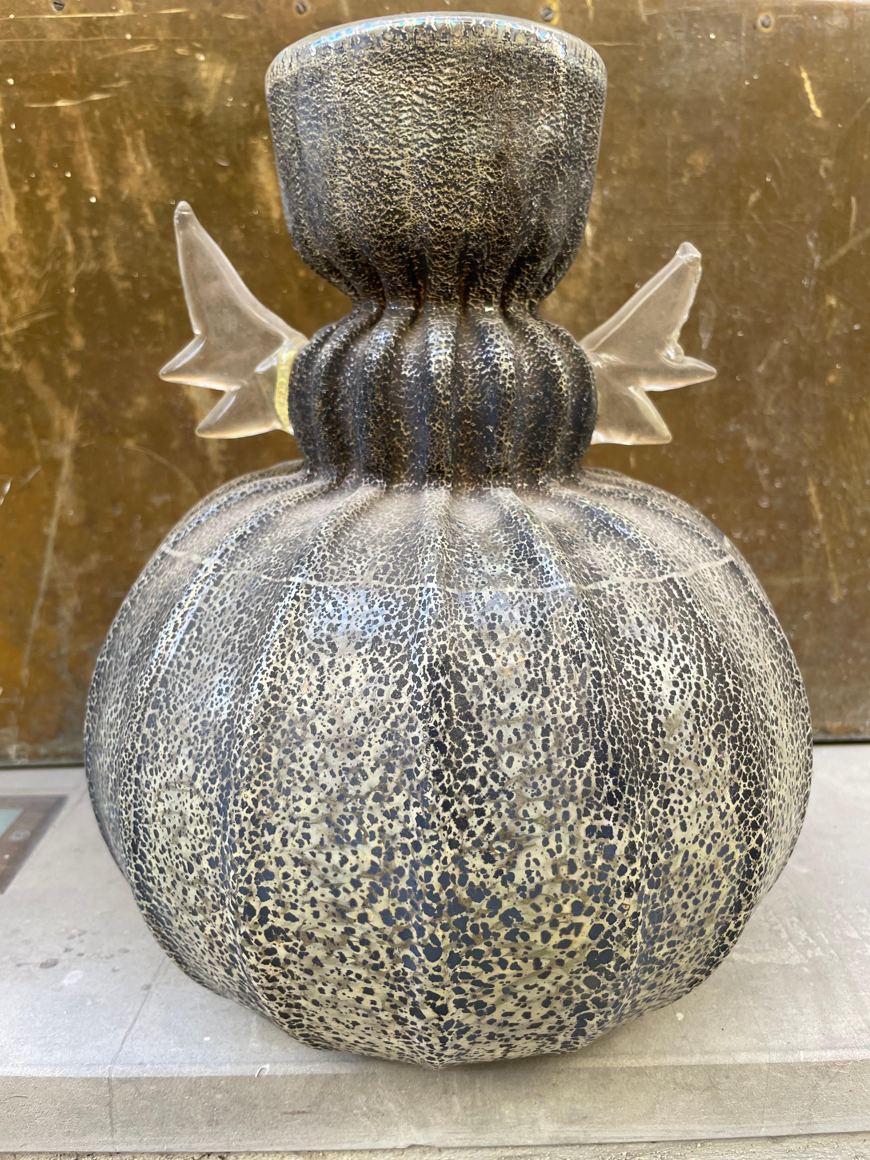 Artistic Iridescent Glass Vase with Leaf-Shaped Handles. Italy, circa 1960-80 For Sale 1