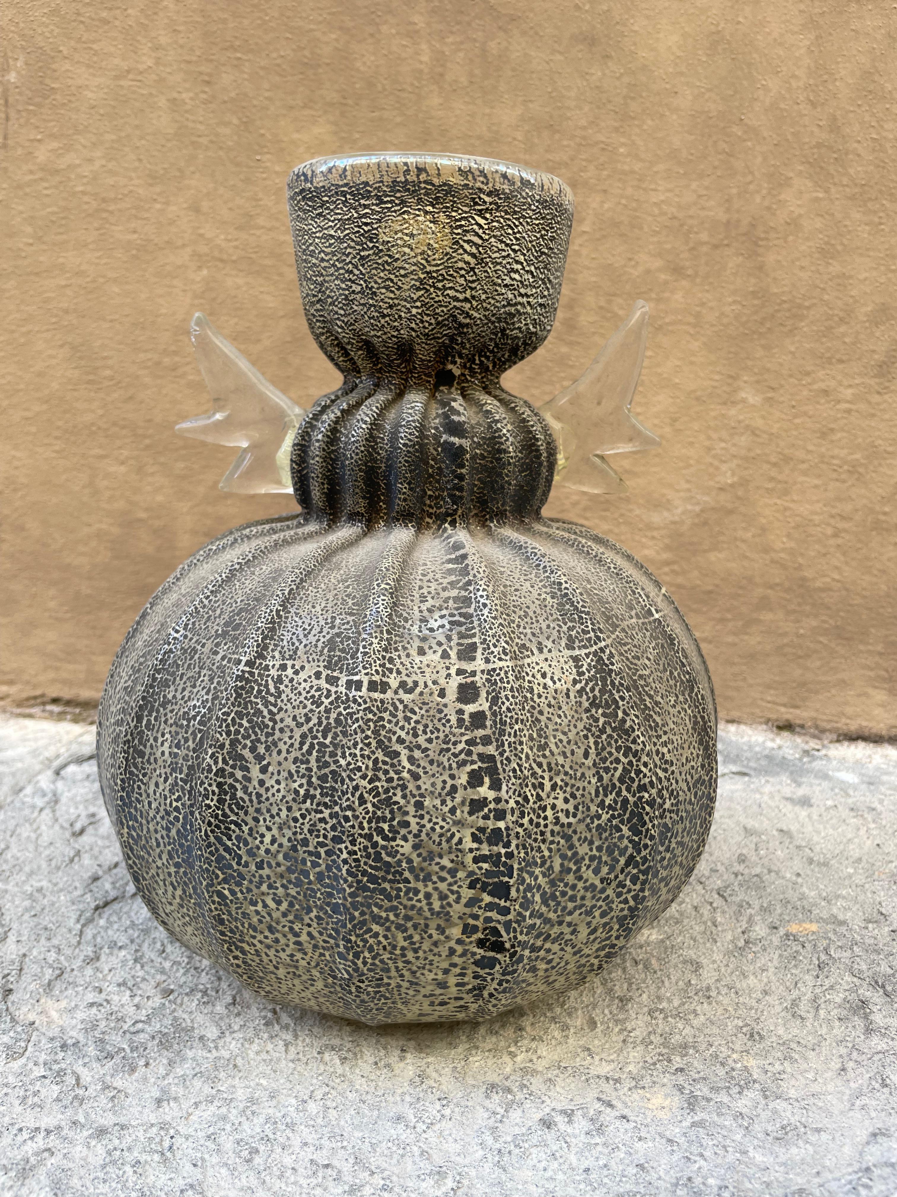 Artistic Iridescent Glass Vase with Leaf-Shaped Handles. Italy, circa 1960-80 For Sale 6
