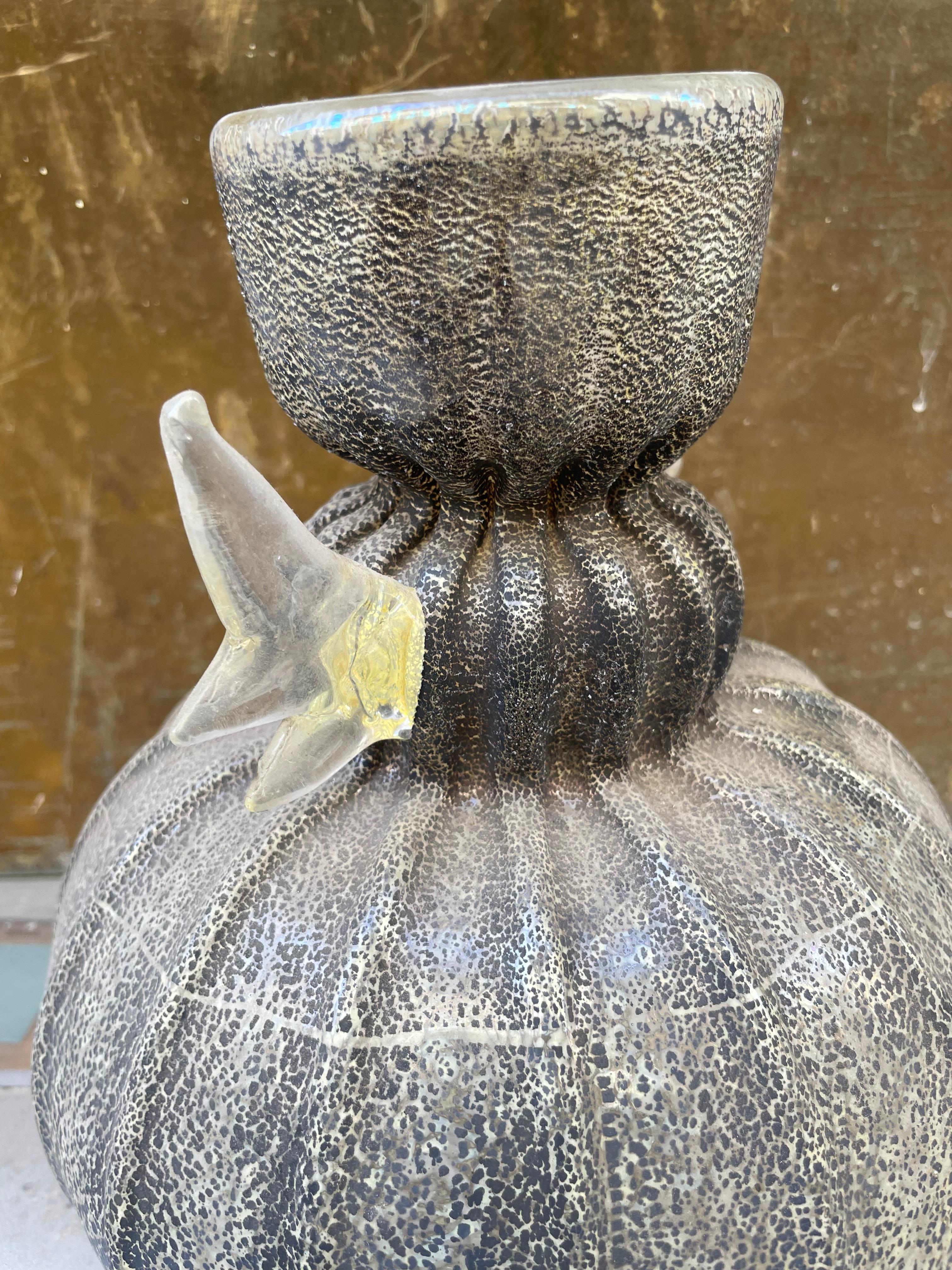 Artistic Iridescent Glass Vase with Leaf-Shaped Handles. Italy, circa 1960-80 For Sale 9