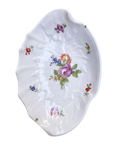 Shell-shaped Tray In Vienna Porcelain, Plastic Period 1749–1782, 18th Century Shell-shaped Tray In Vienna Porcelain, Plastic Period 1749–1782, 18th Century