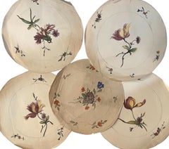 Sept dessins de motifs floraux pour assiettes en céramique, XXe siècle