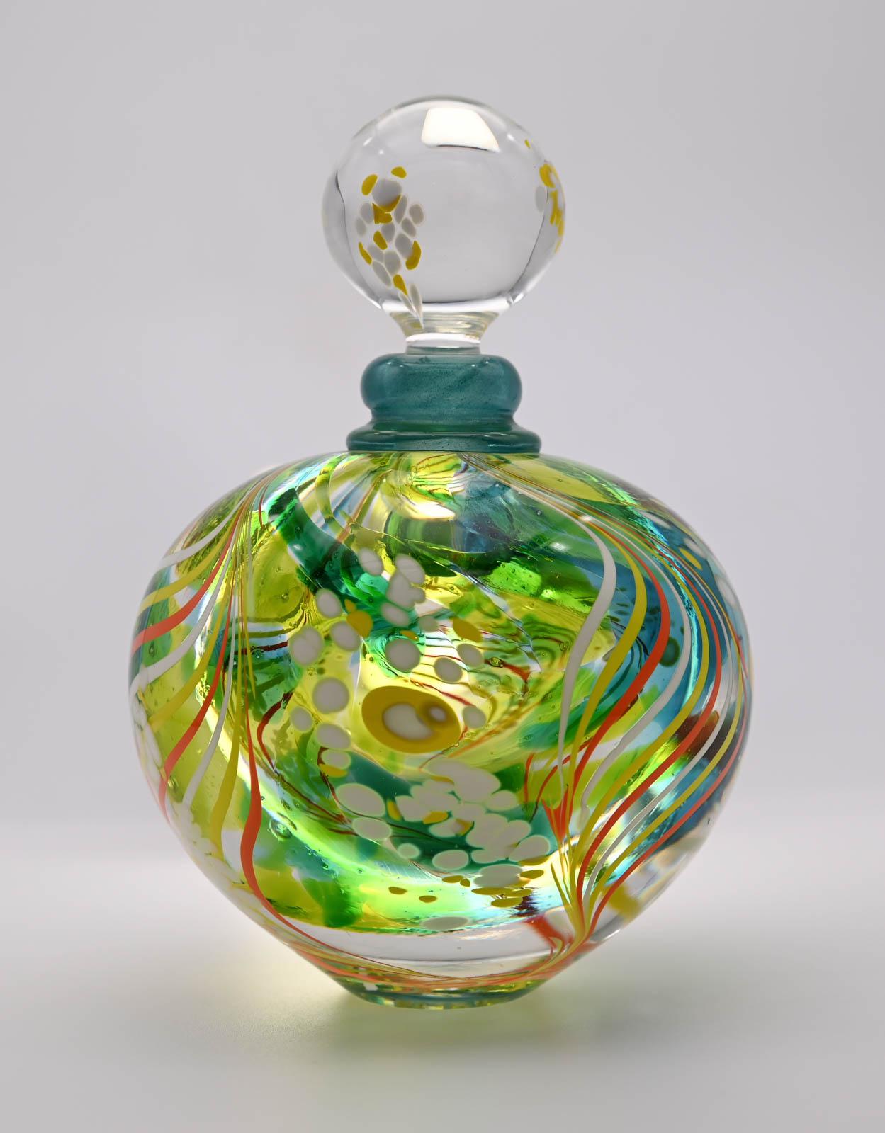 Jorge MATEUS
French master glassmaker

Flacon déco vert et jaunet, 2021

Art Glassware - Unique piece
Size : 17,5 x 11,5 x 11,5 cm
Signed on the base.
In perfect condition.

Sold with invoice and certificate of authenticity.
Fast and careful