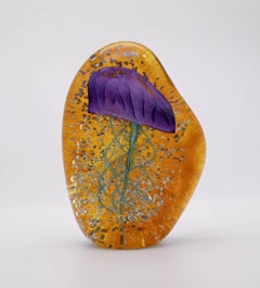 Méduse violette sur fond ambre et argent