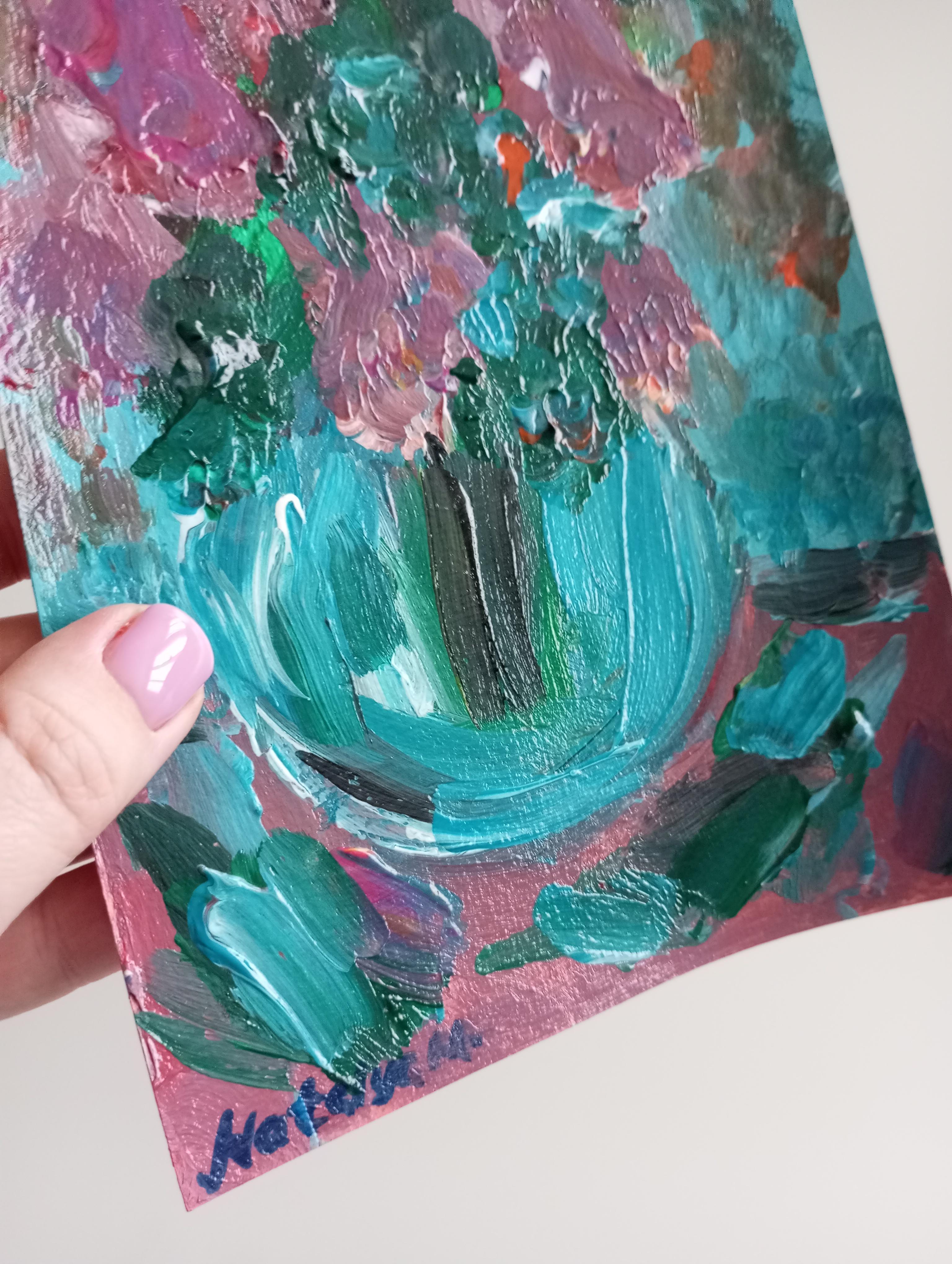Small contemporary expressive floral painting on paper vase with flowers For Sale 9