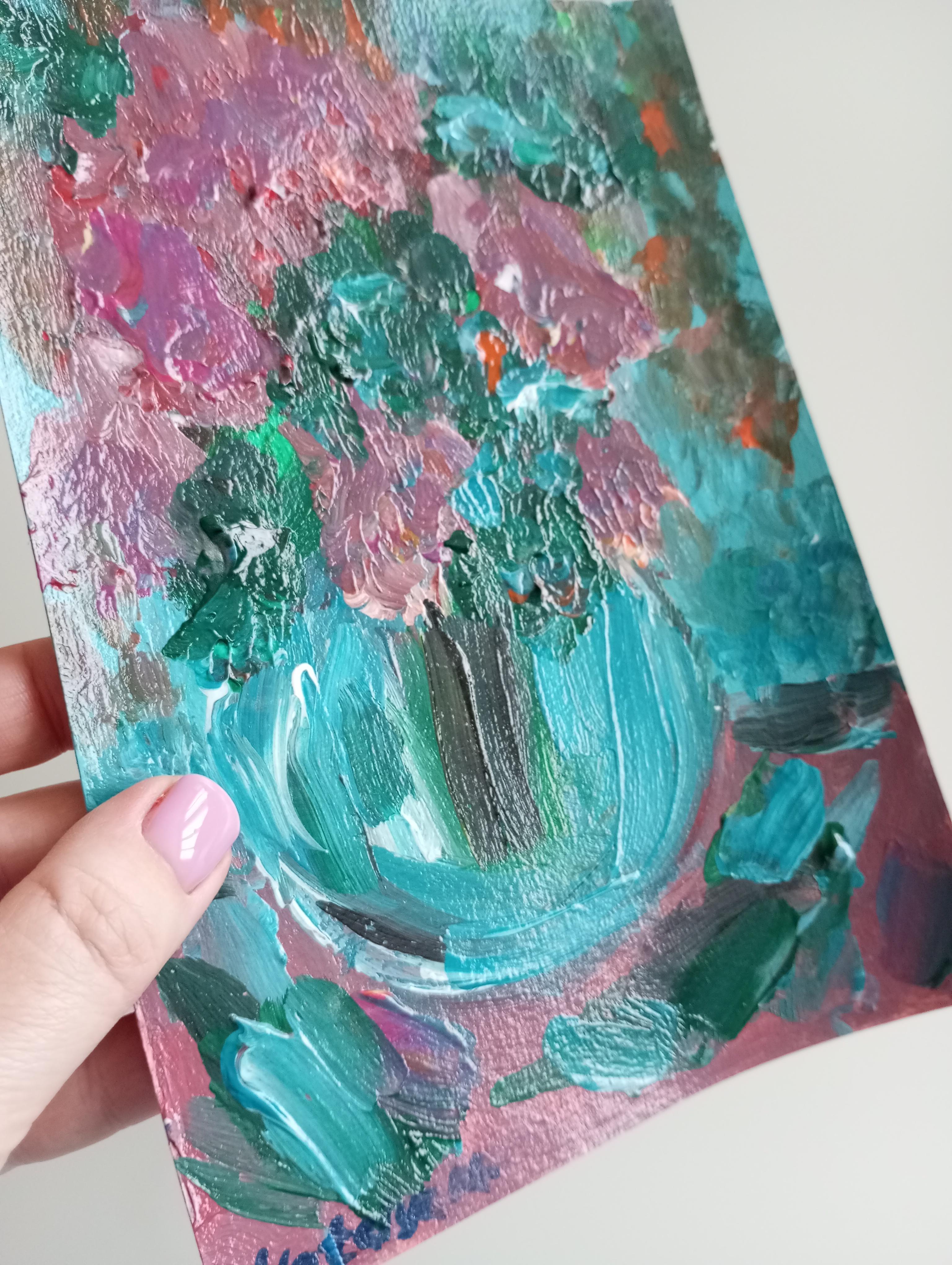 Small contemporary expressive floral painting on paper vase with flowers For Sale 10