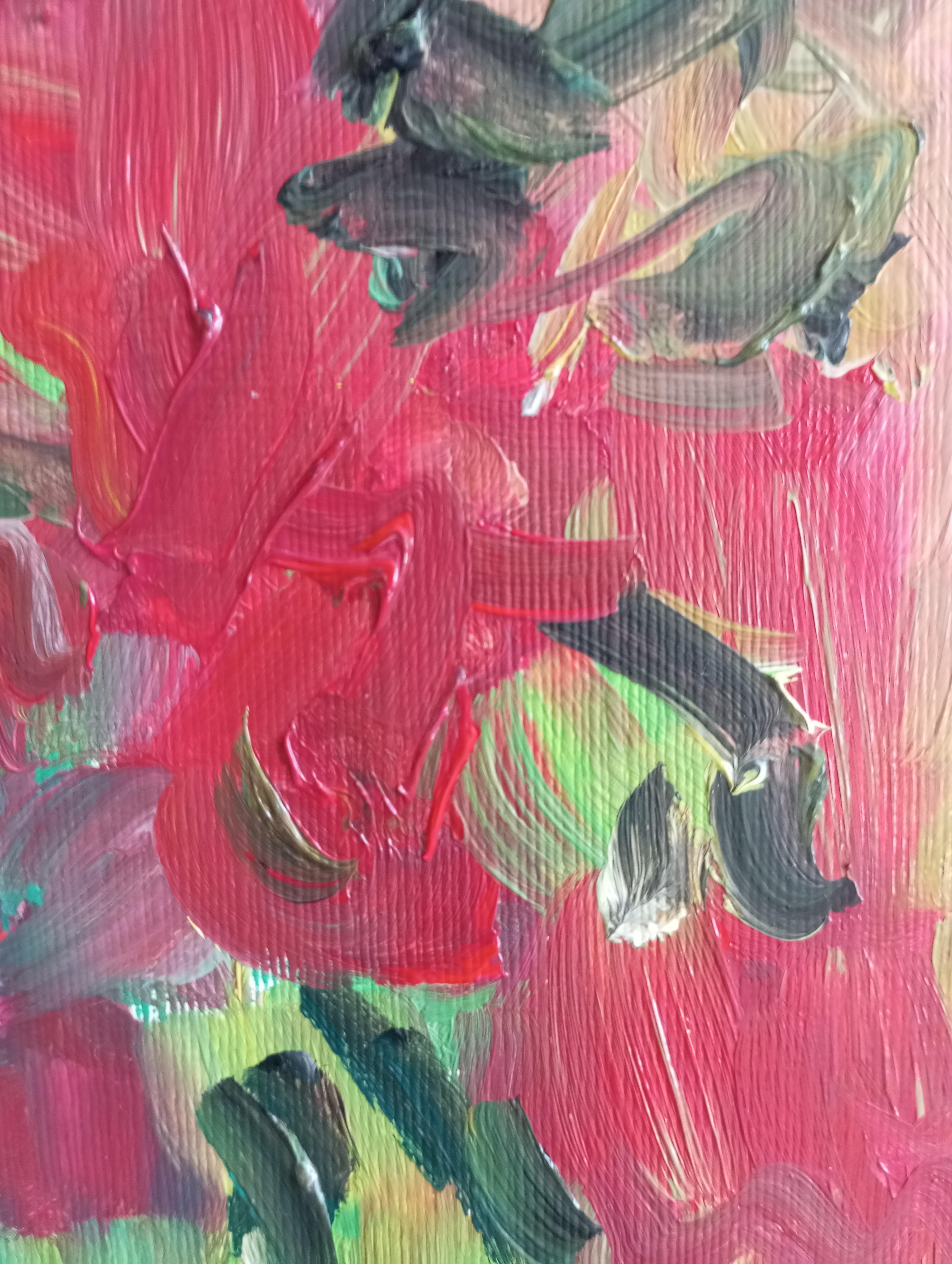 Hibisco floreciendo en un jarrón (arte floral contemporáneo al óleo) en venta 7