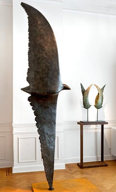 Prélude - Sculpture figurative monumentale en bronze d'un oiseau en vol