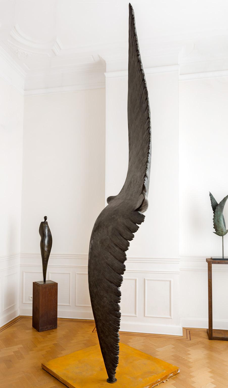 Prélude - Monumental Bronze Figurative Sculpture of a Flying Bird 2