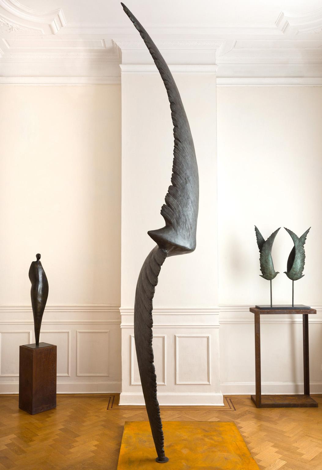 Prélude - Monumental Bronze Figurative Sculpture of a Flying Bird 3