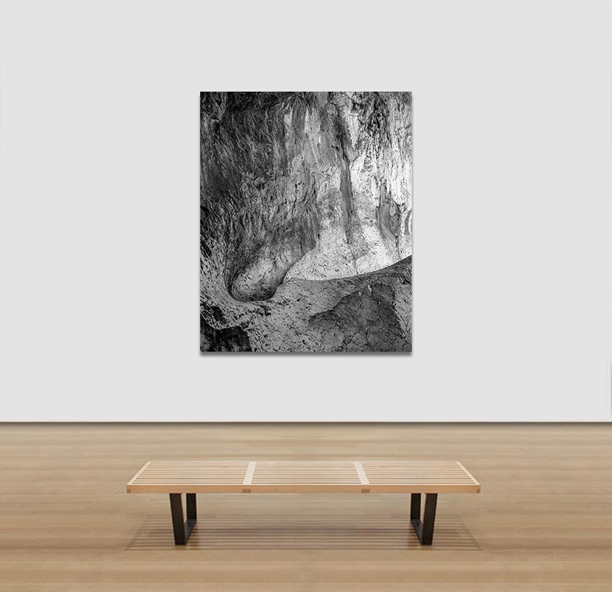 Terre VII - Photographie en noir et blanc, grotte, rochers, paysage naturel, géologie en vente 3