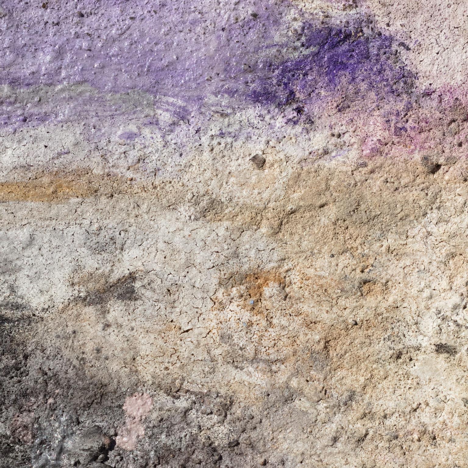 Terra Bruciata (Scorched Earth) #3 - Kleines abstraktes lila und schwarzes Gemälde (Zeitgenössisch), Mixed Media Art, von Orazio De Gennaro