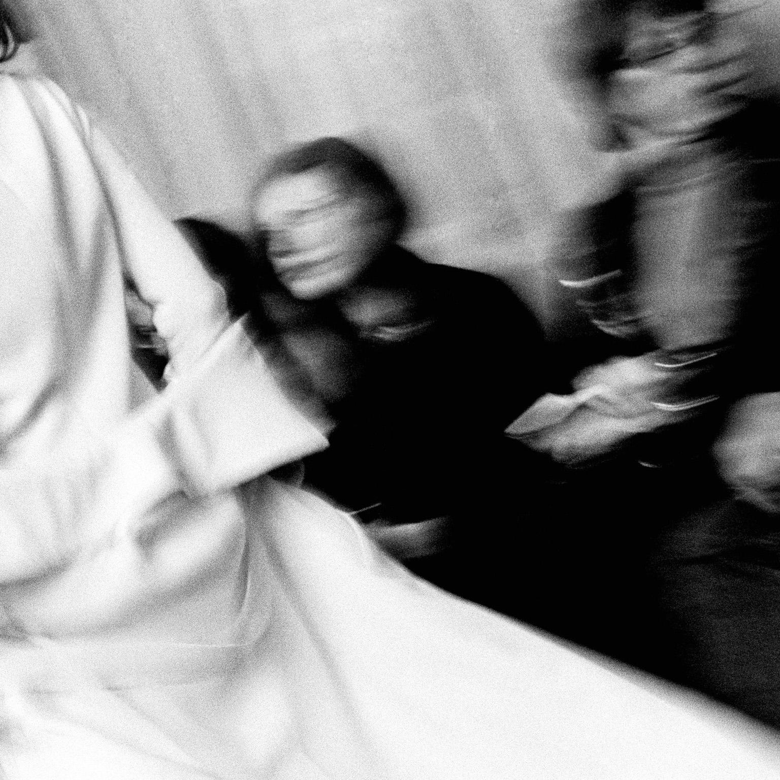 Jerome L' Huillier - Palais Royal - Schwarz-Weiß-Fotografie der Modeausstellung (Zeitgenössisch), Photograph, von Jean-Luc Fievet