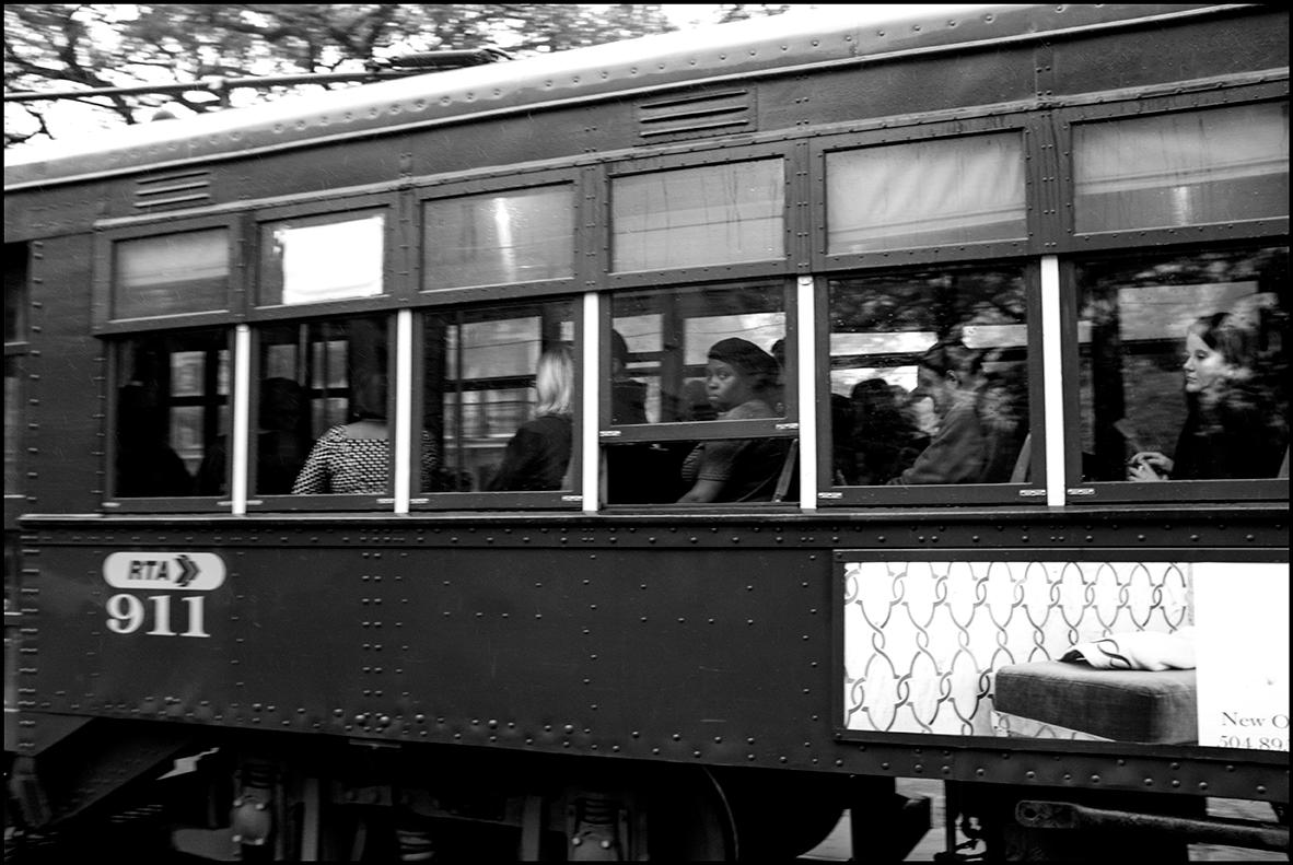 Jean-Luc Fievet Black and White Photograph – 2016 2016-New Orleans - Schwarz-Weiß-Fotografie eines historischen Straßenwagens von New Orleans
