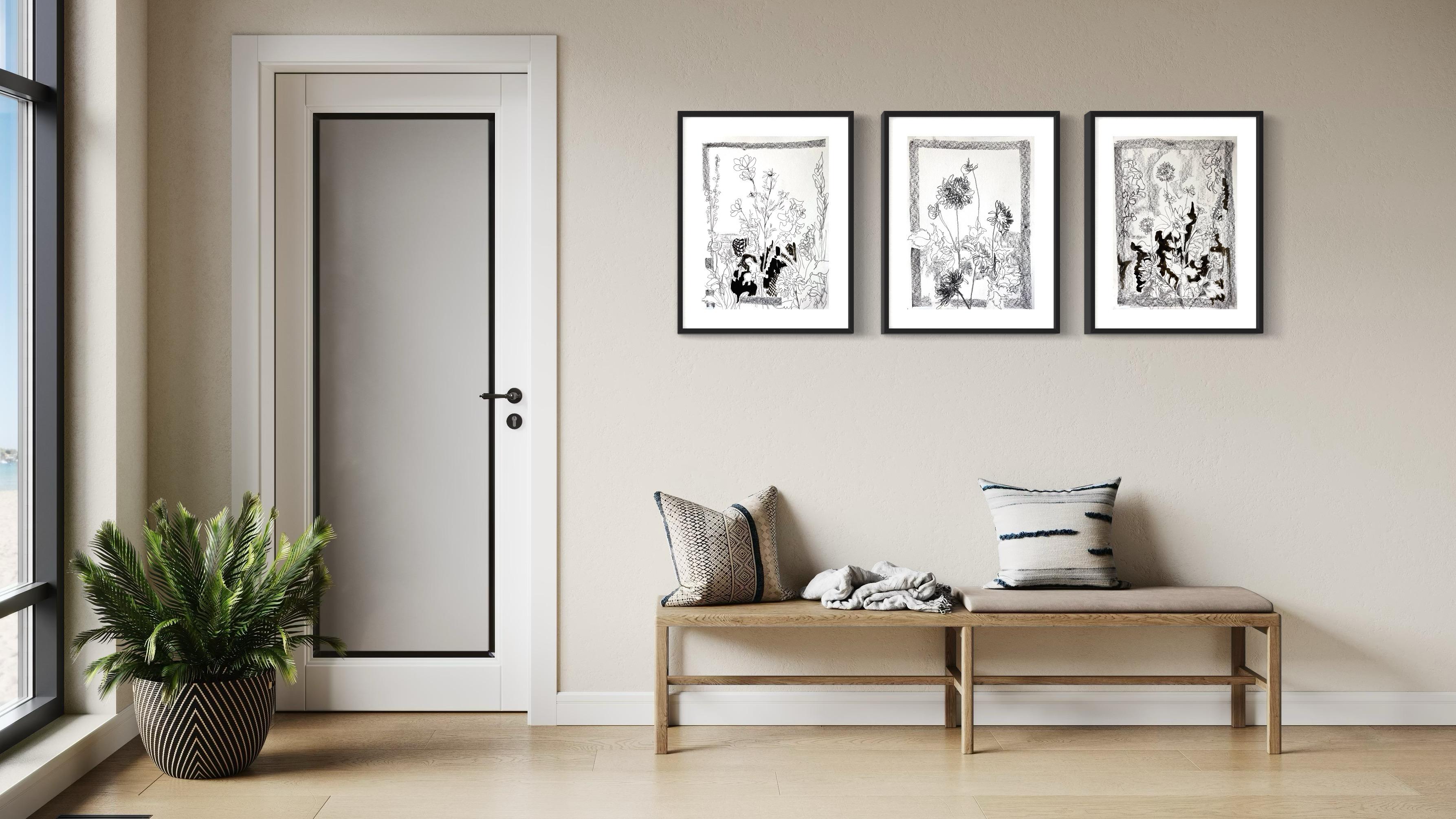 Original Triptychon-Tinte auf Papier-Zeichnungszeit-Dahlias-PleinAir-Brit Awarded Artist (Grau), Abstract Drawing, von Shizico Yi
