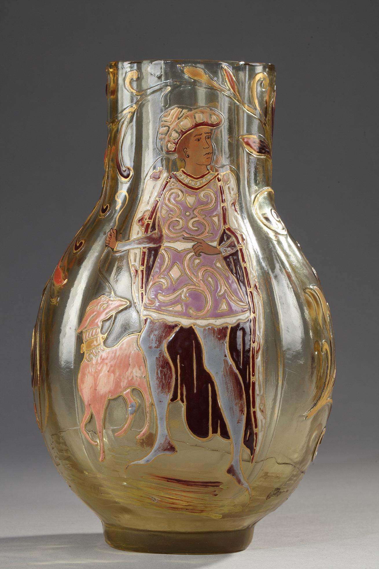 Vase Cristallerie avec décor du Earlier Times (« Temps Jadis ») - Art de Émile Gallé
