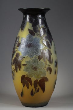 Important vase with Clematis