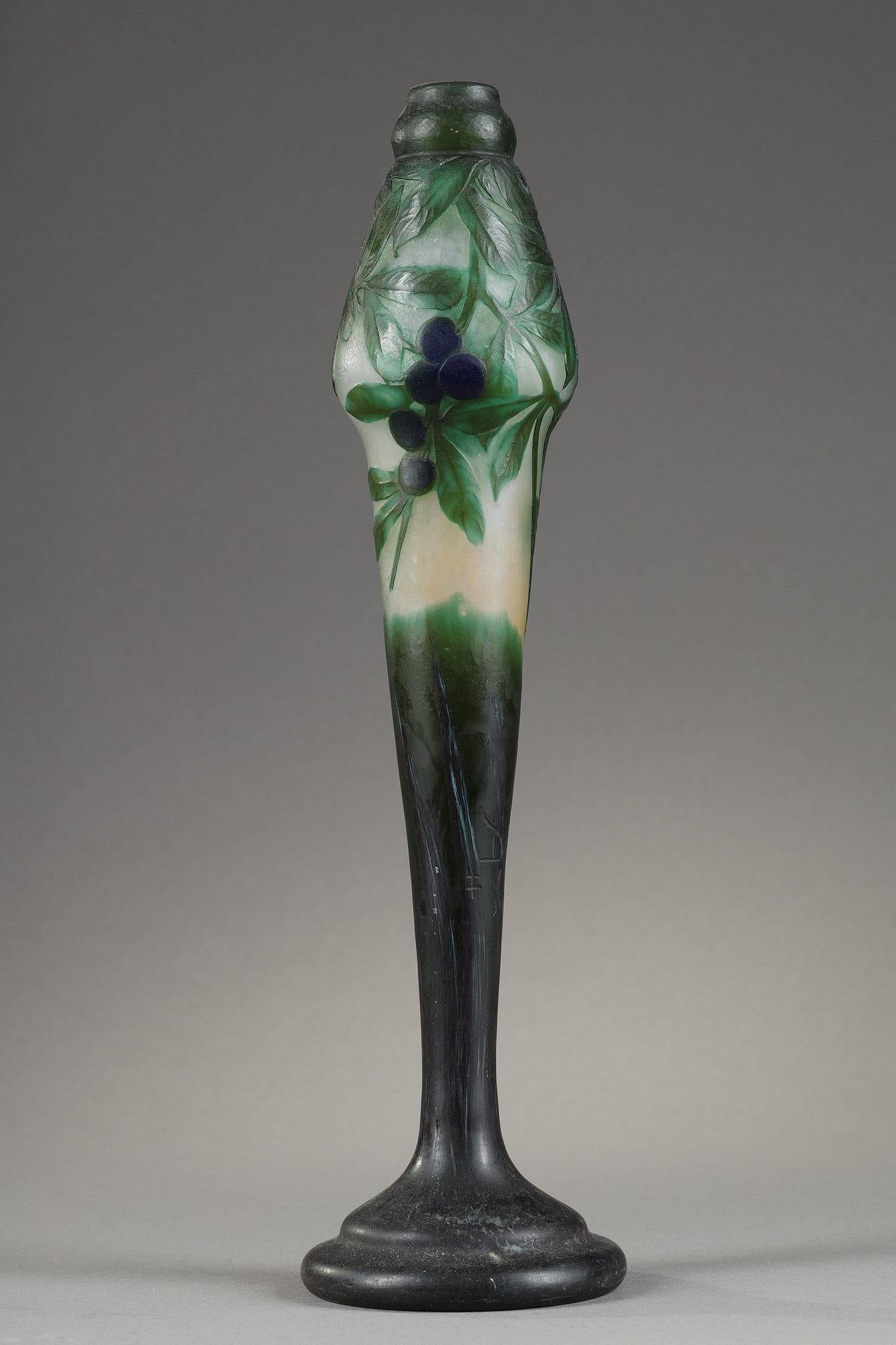 Vase mit Schlehen – Art von Daum