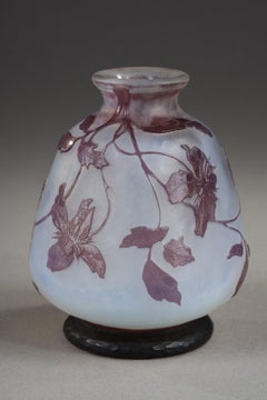 Petit vase avec clématite