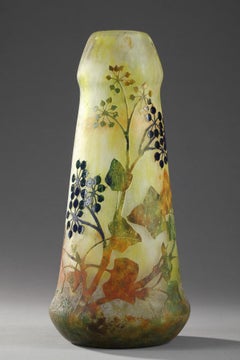 Vase à baies de lierre