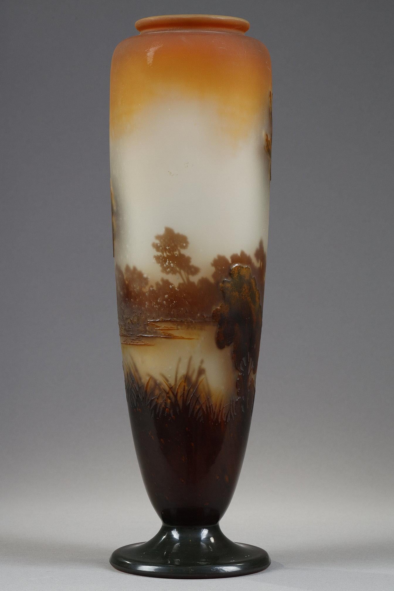 Vaso con paesaggio lacustre in vendita 7