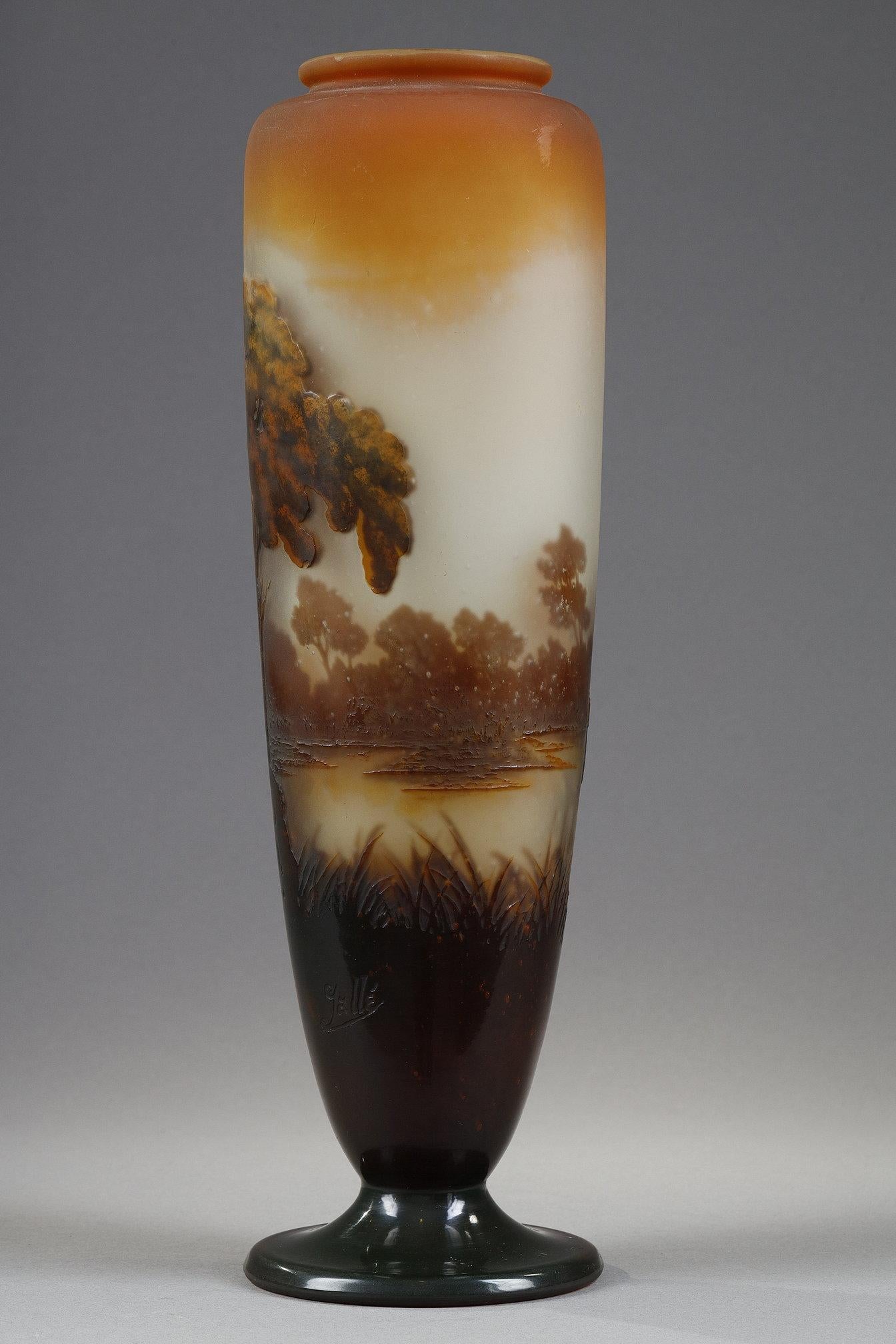 Vaso con paesaggio lacustre in vendita 6