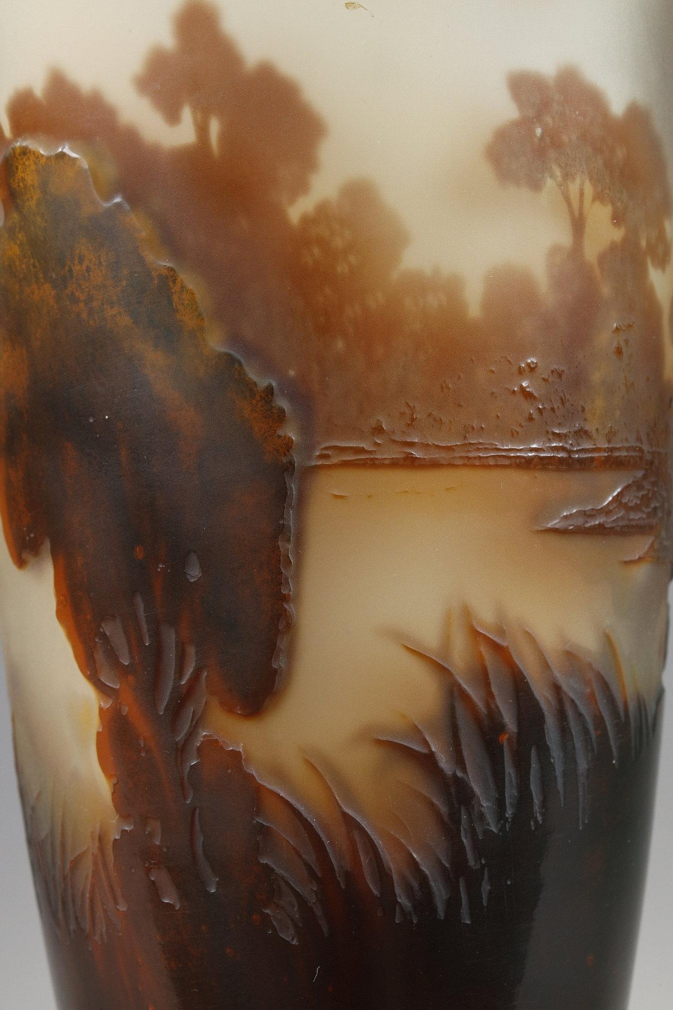 Vaso con paesaggio lacustre in vendita 9