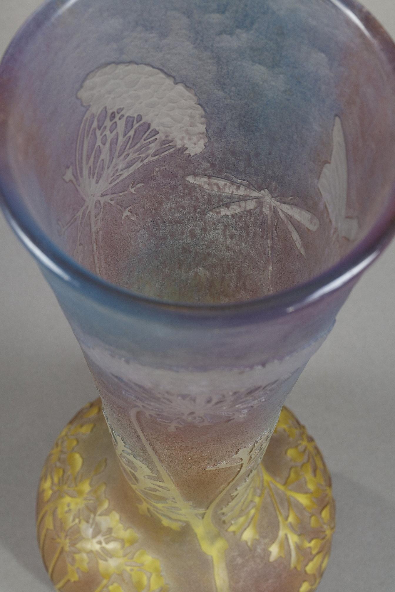 Vase avec algues et insectes en vente 2