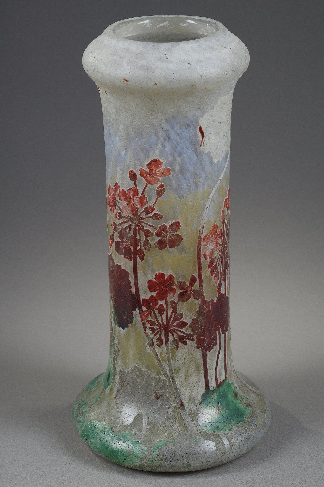 Vase with Pelargoniums
by DAUM

Tubular vase, with swollen neck and base,
with red pelargoniums decoration.
Multi-layer blown-molded glass,
with acid-etched decor in reserve
and glass colored by vitrification of powders,
with white and yellow