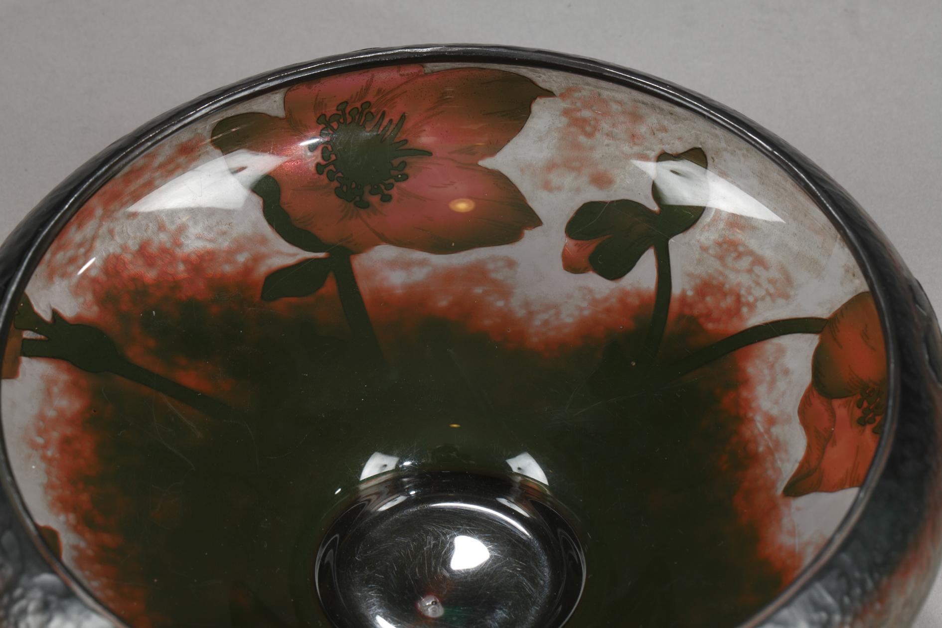 Copa Rosas de Navidad
por DAUM
 
Taza decorada con Rosas de Navidad
Vidrio multicapa moldeado por soplado
Decoración grabada al ácido en reserva
Fondo martillado

Perfecto estado
Firmado 