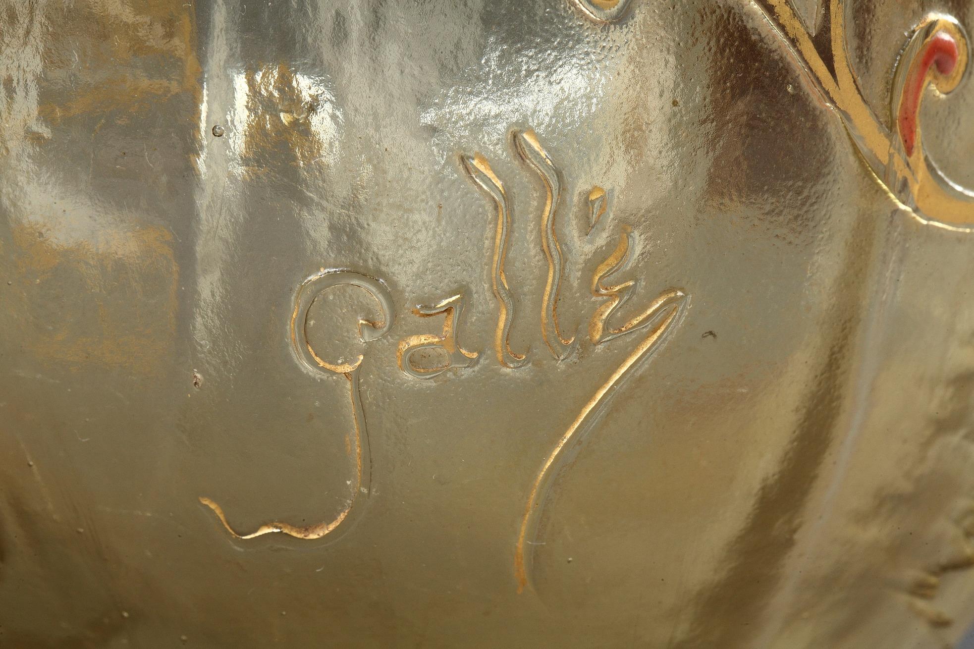 Vase Cristallerie avec décor du Earlier Times (« Temps Jadis ») en vente 4