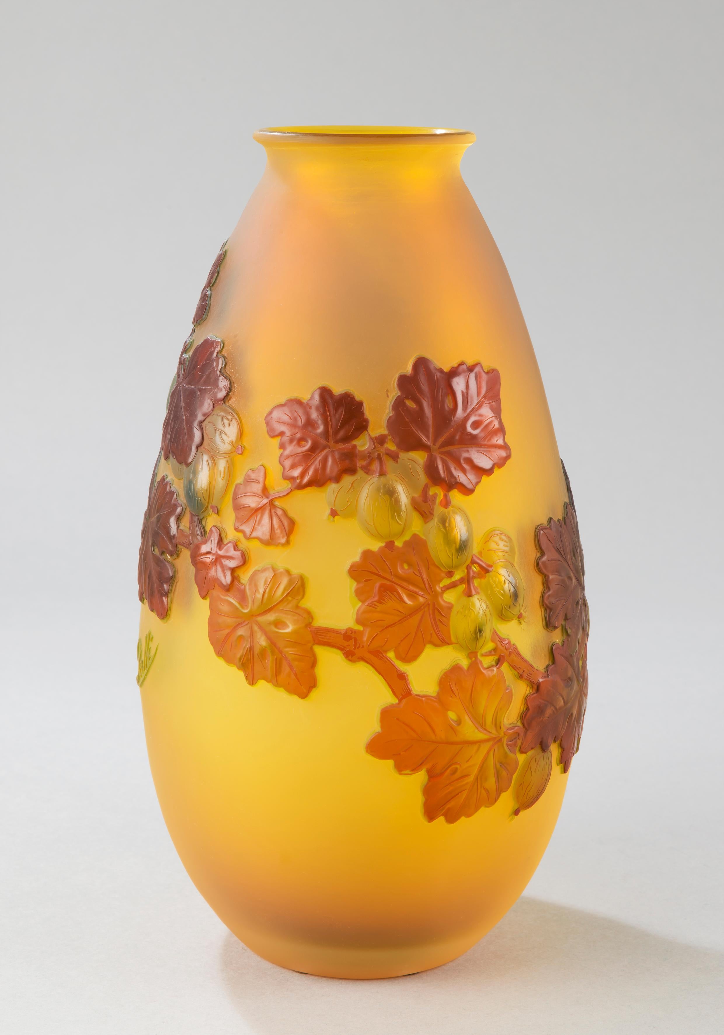 Soufflé Vase with Gooseberries For Sale 2