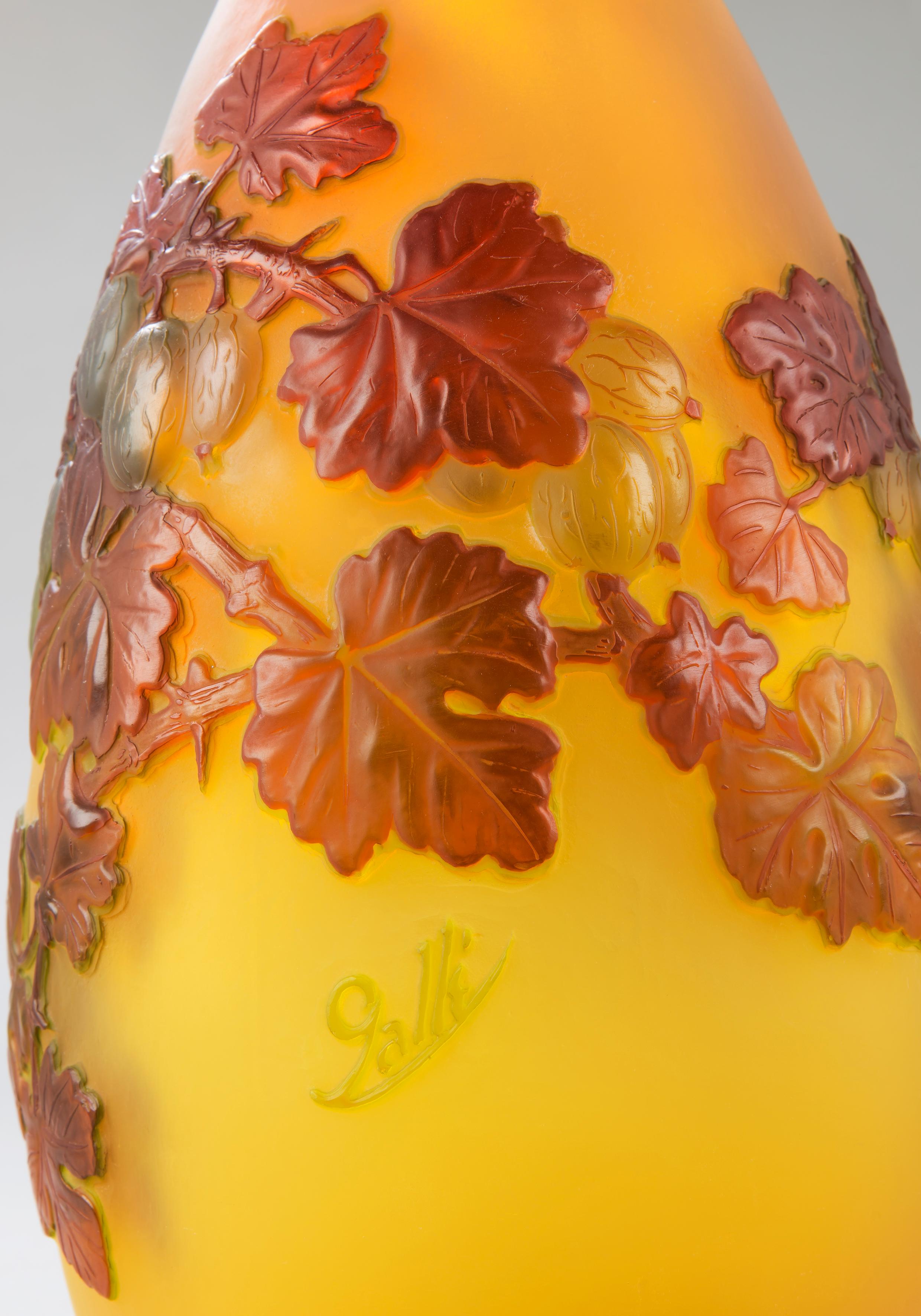 Soufflé Vase with Gooseberries For Sale 3