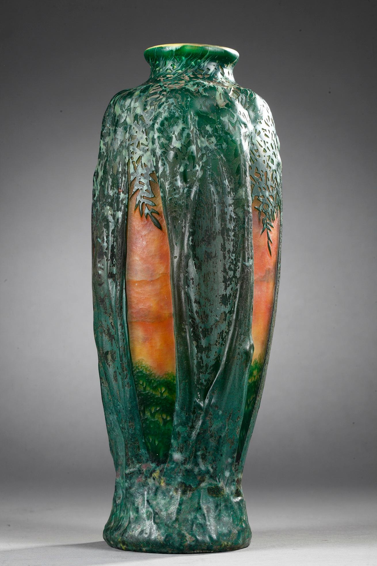 Vase en verre brun avec arbres en vente 3