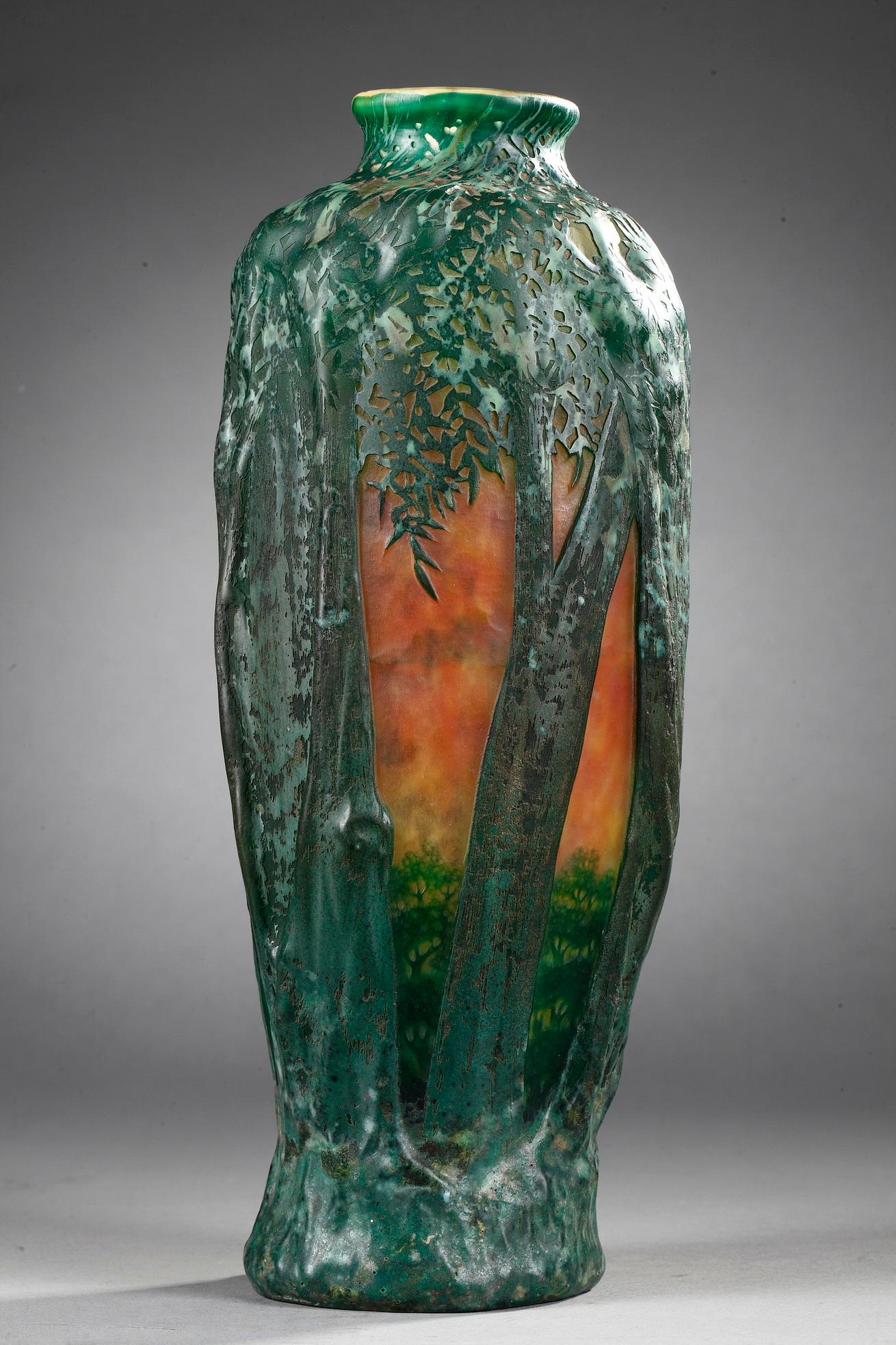 Vase en verre brun avec arbres en vente 2