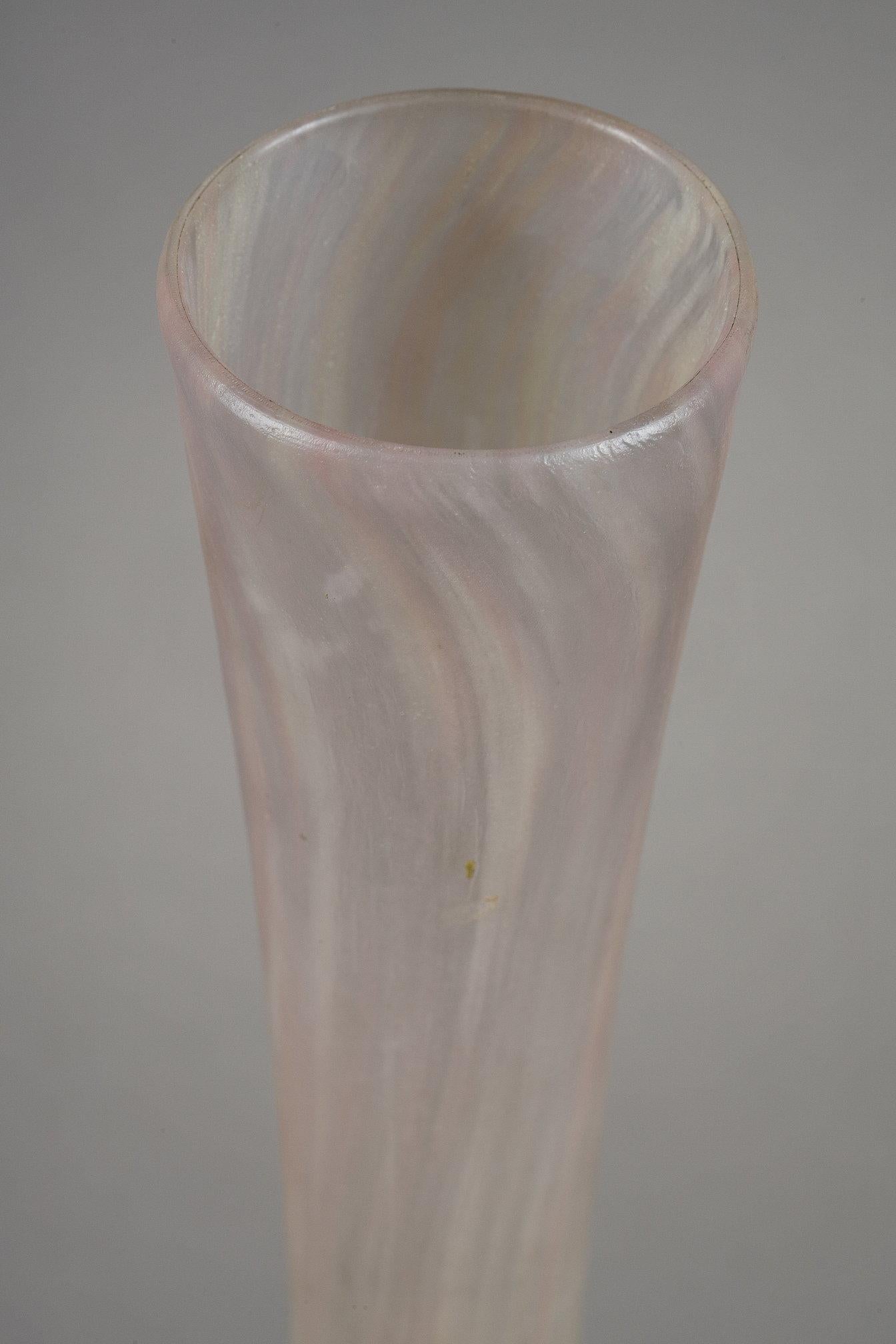 Grand vase avec freesias en vente 6