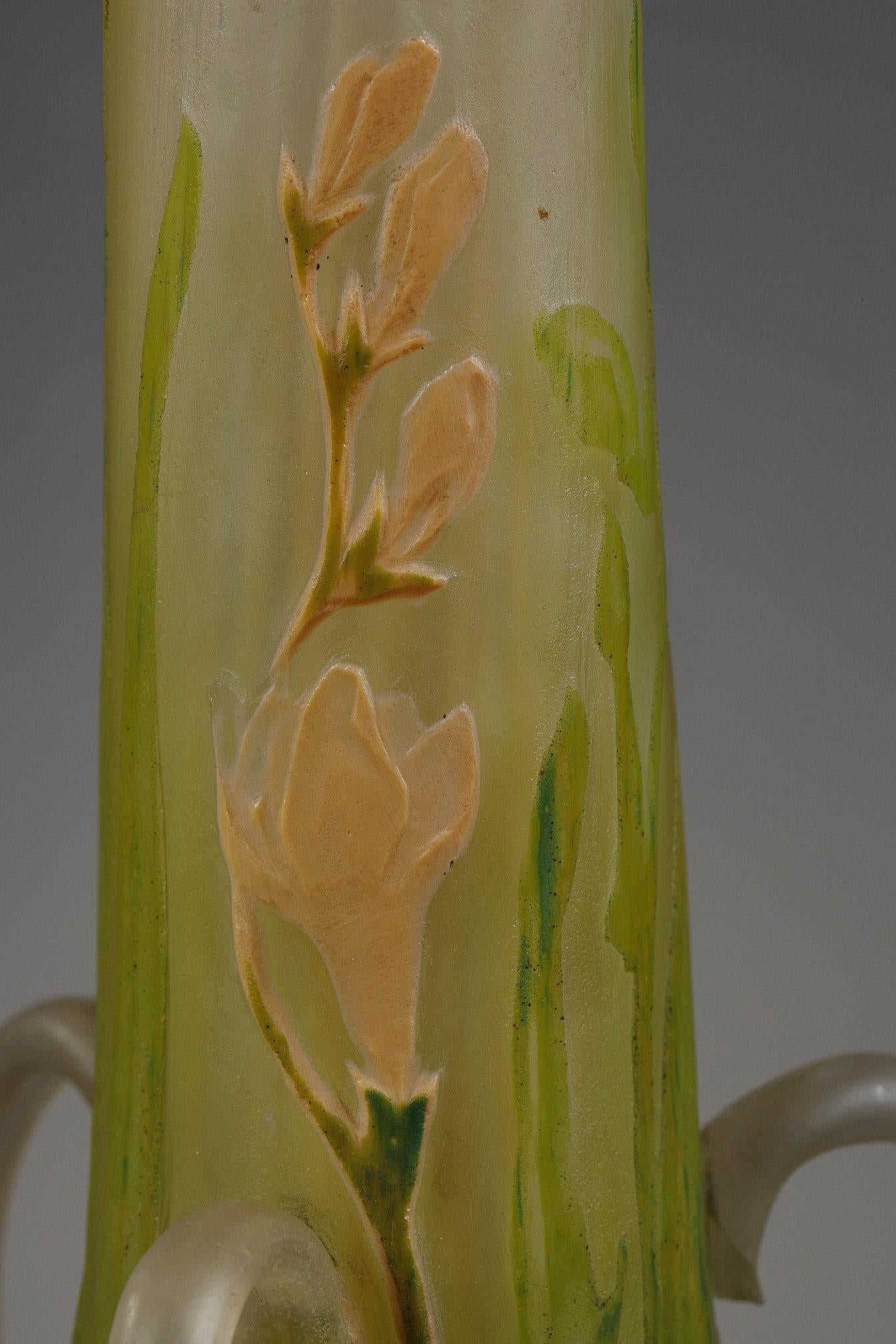 Grand vase avec freesias en vente 2