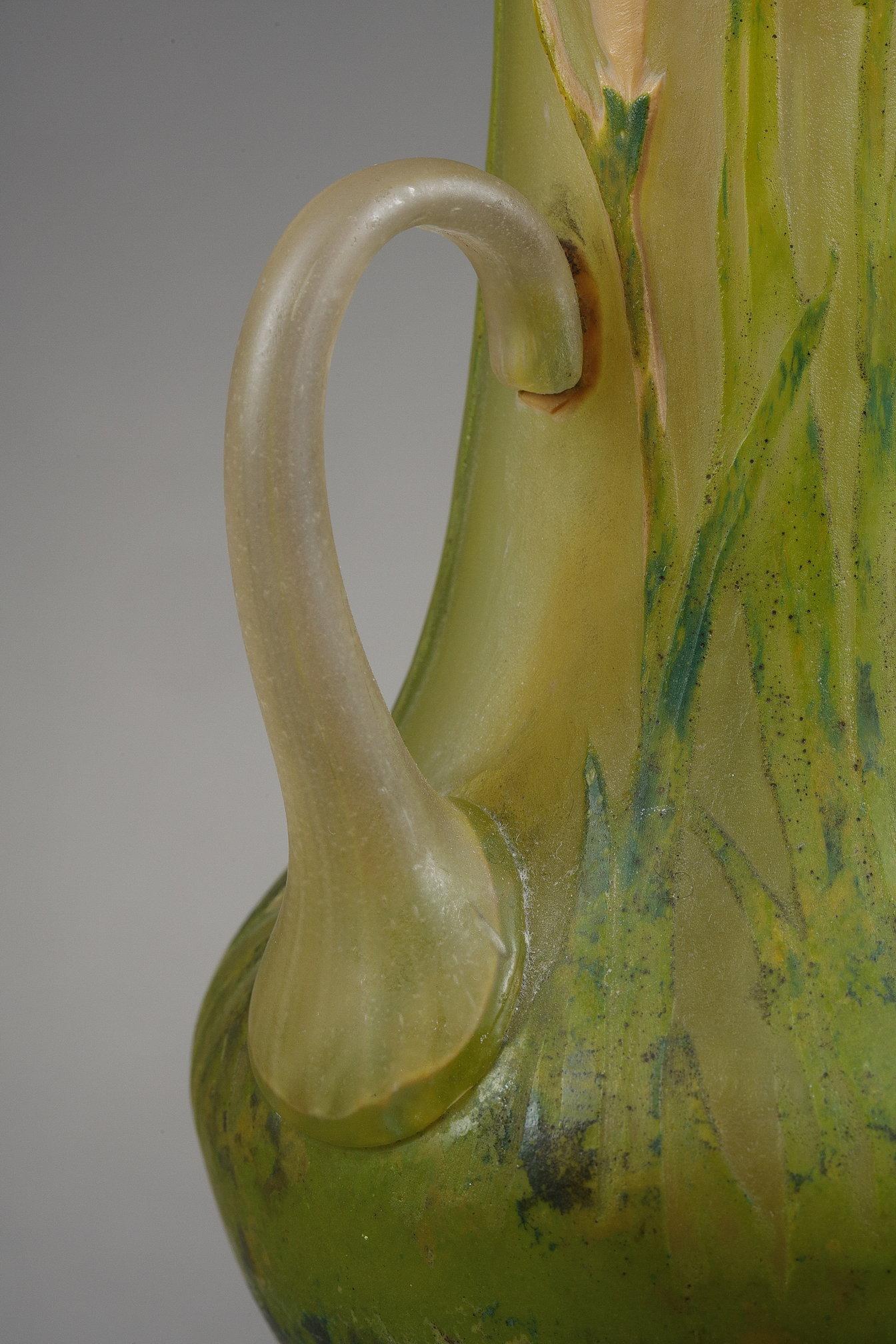 Grand vase avec freesias en vente 5