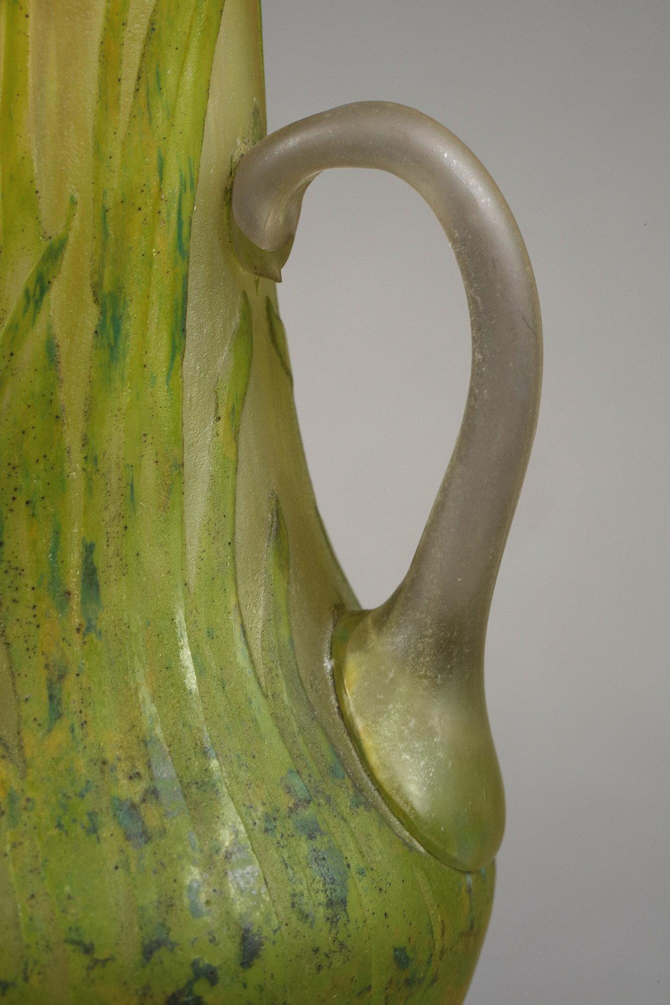 Grand vase avec freesias en vente 4