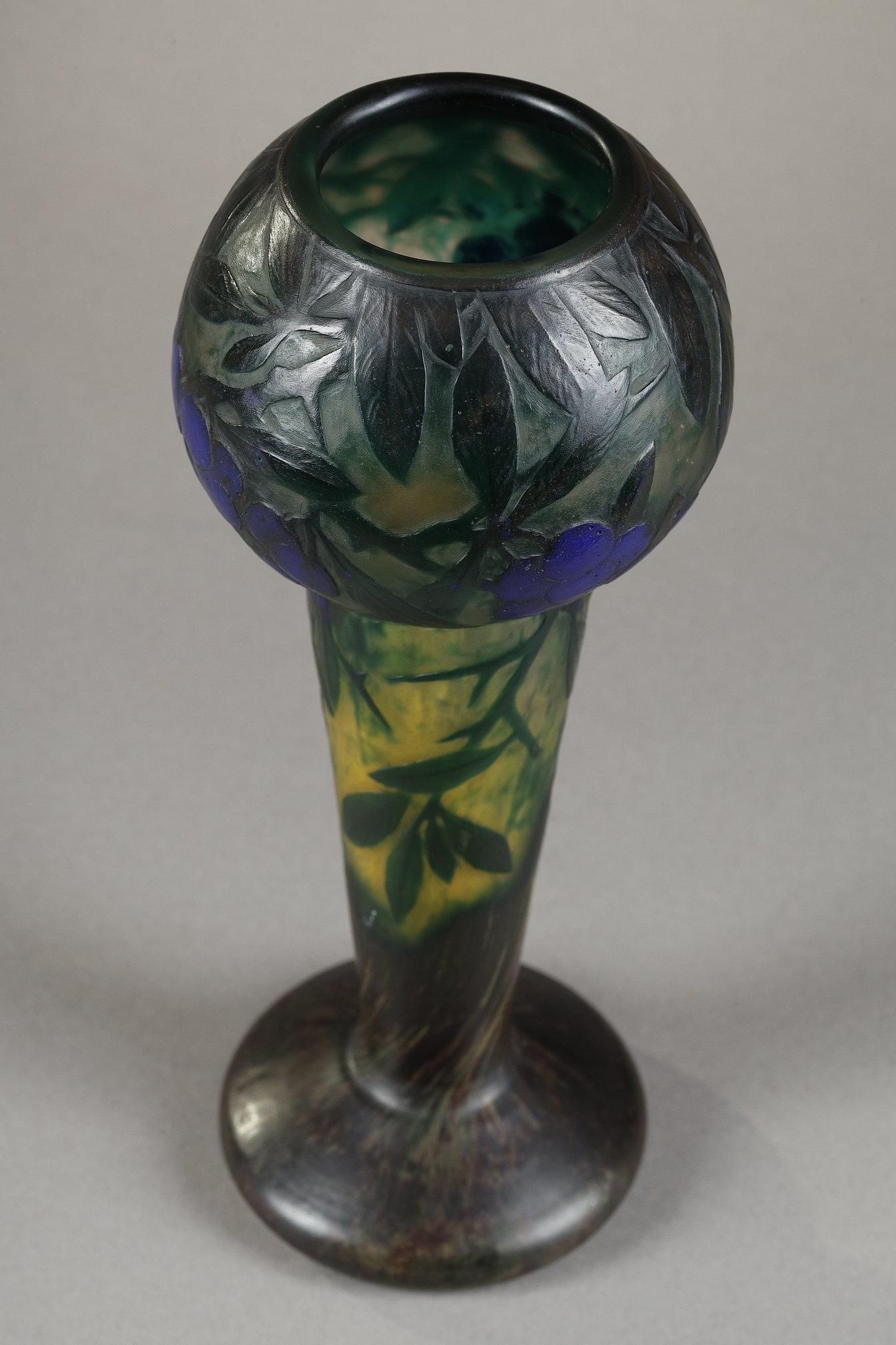 Vase with sloes For Sale 3