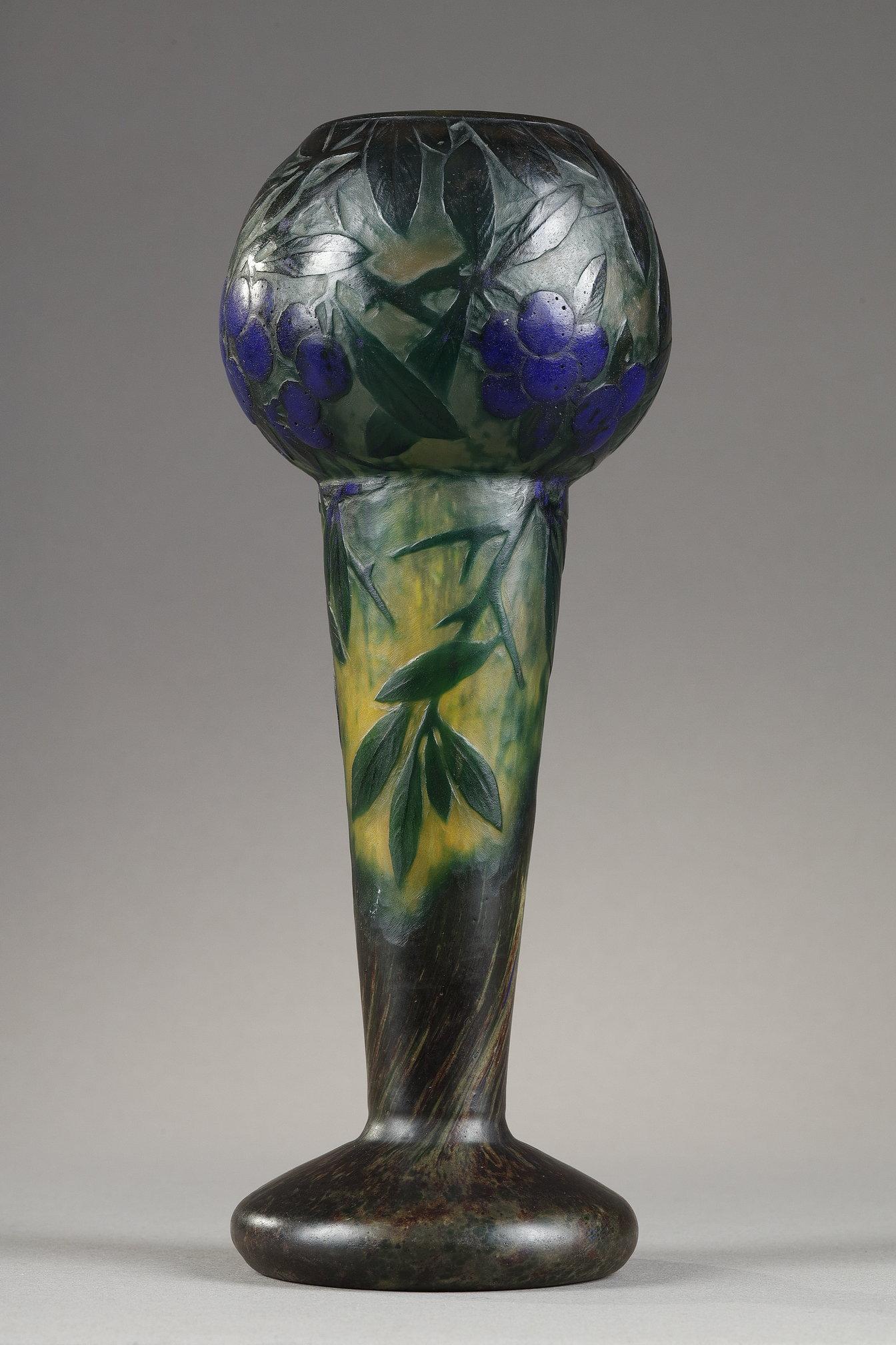 Vase with sloes For Sale 2