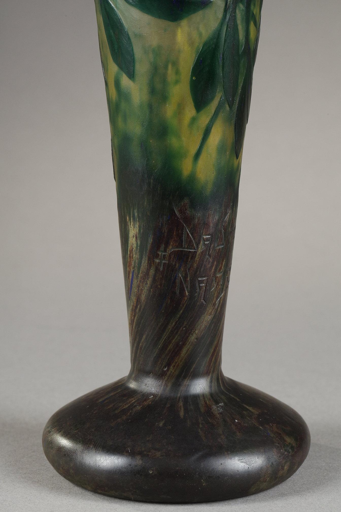 Vase with sloes For Sale 5