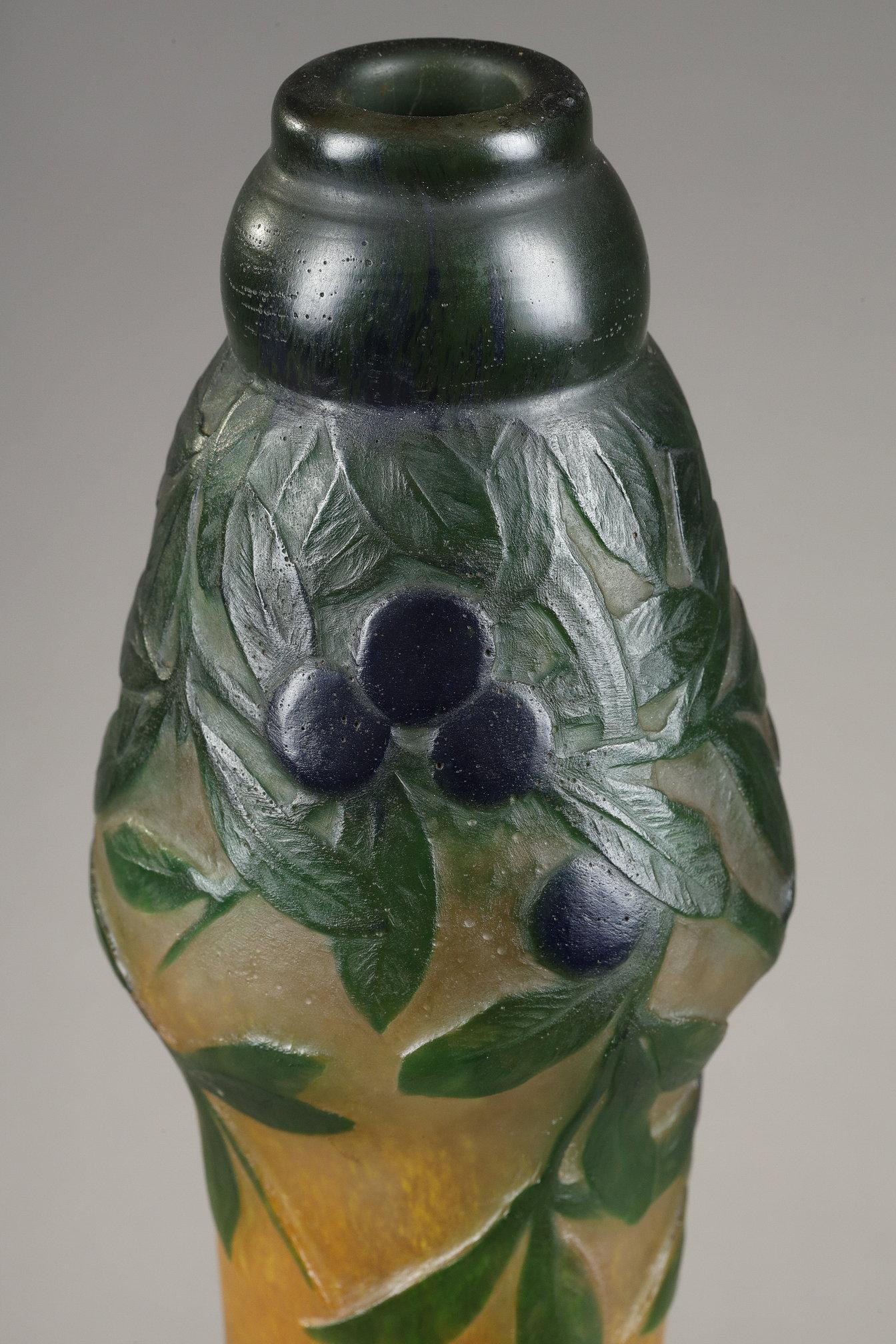 Vase with sloes For Sale 3