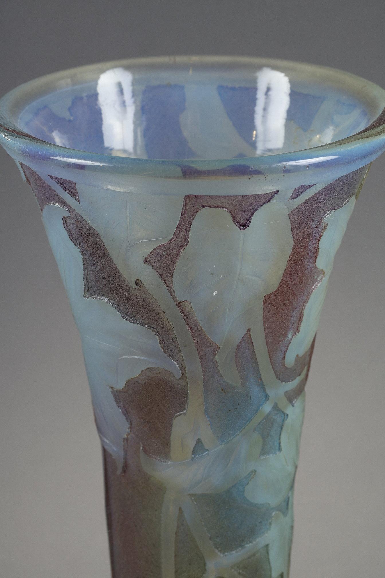 Vase mit Clematis im Angebot 2