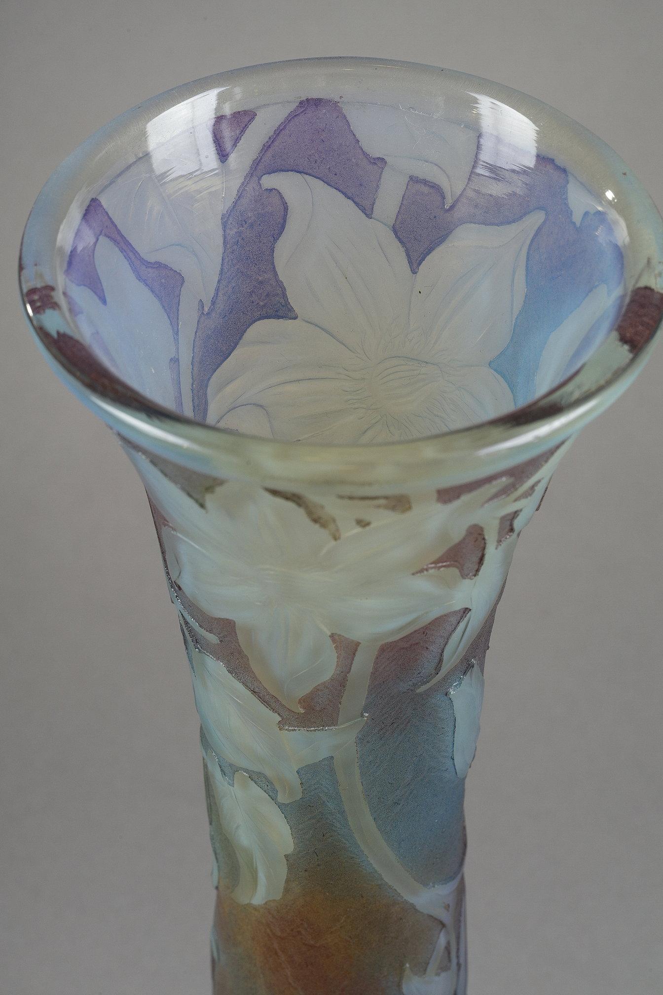 Vase mit Clematis im Angebot 3