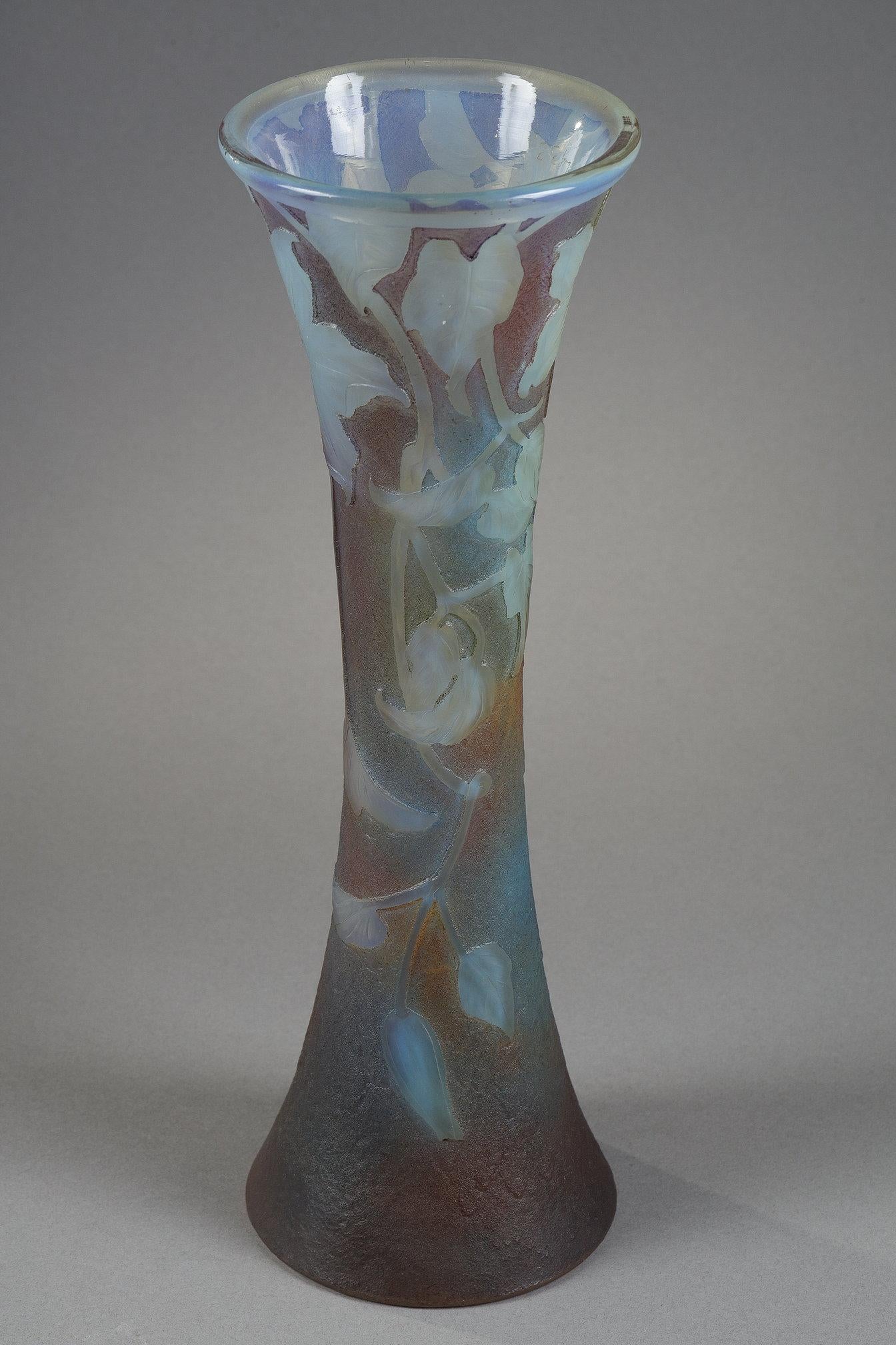 Vase mit Clematis im Angebot 1