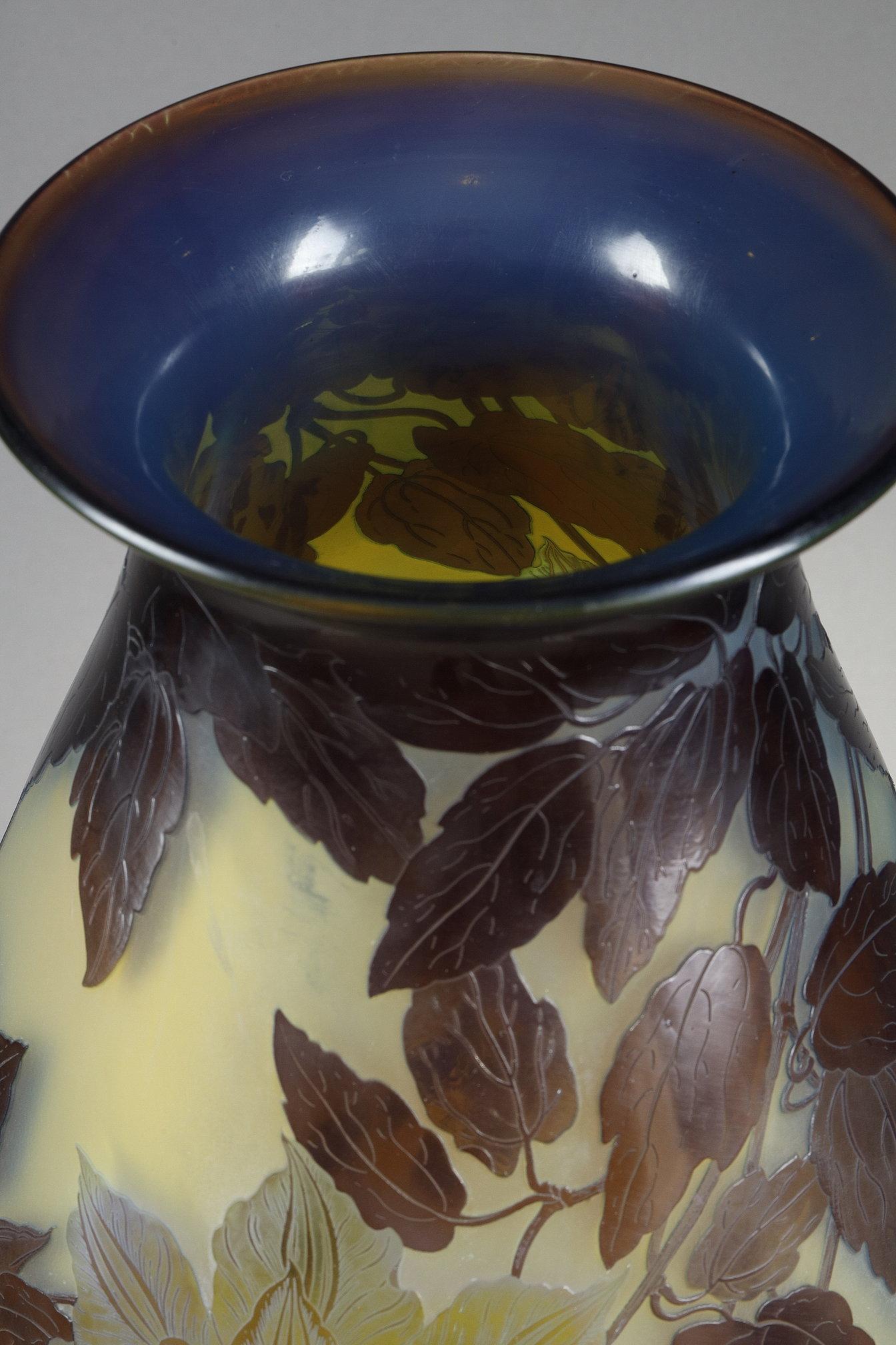 Vaso importante con Clematis in vendita 3