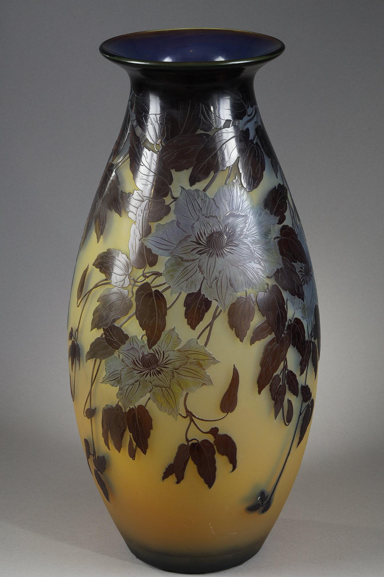 Vaso importante con Clematis in vendita 9