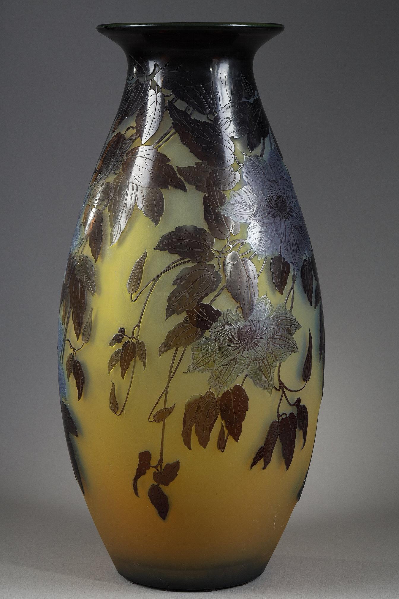 Vaso importante con Clematis in vendita 5