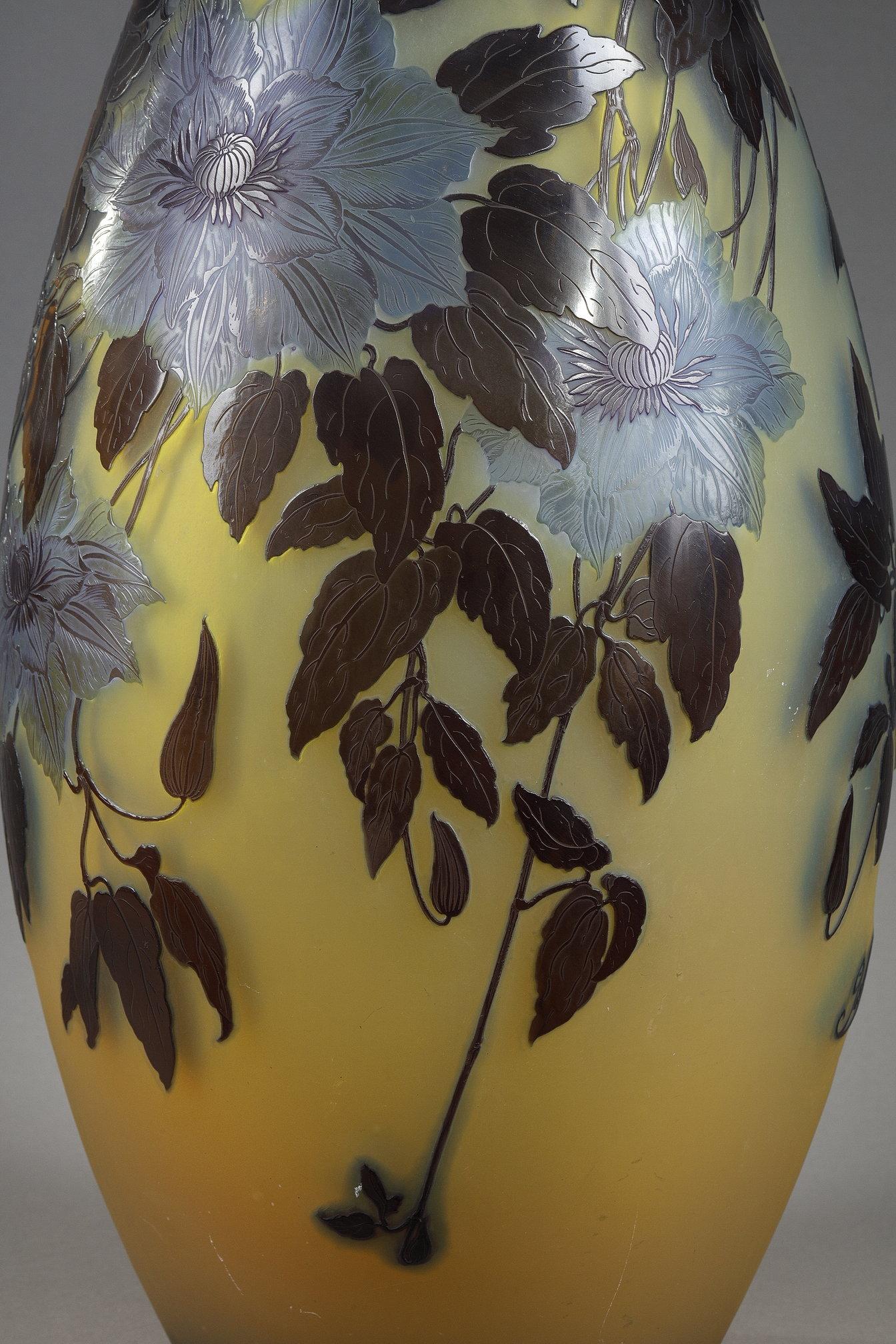 Vaso importante con Clematis in vendita 10