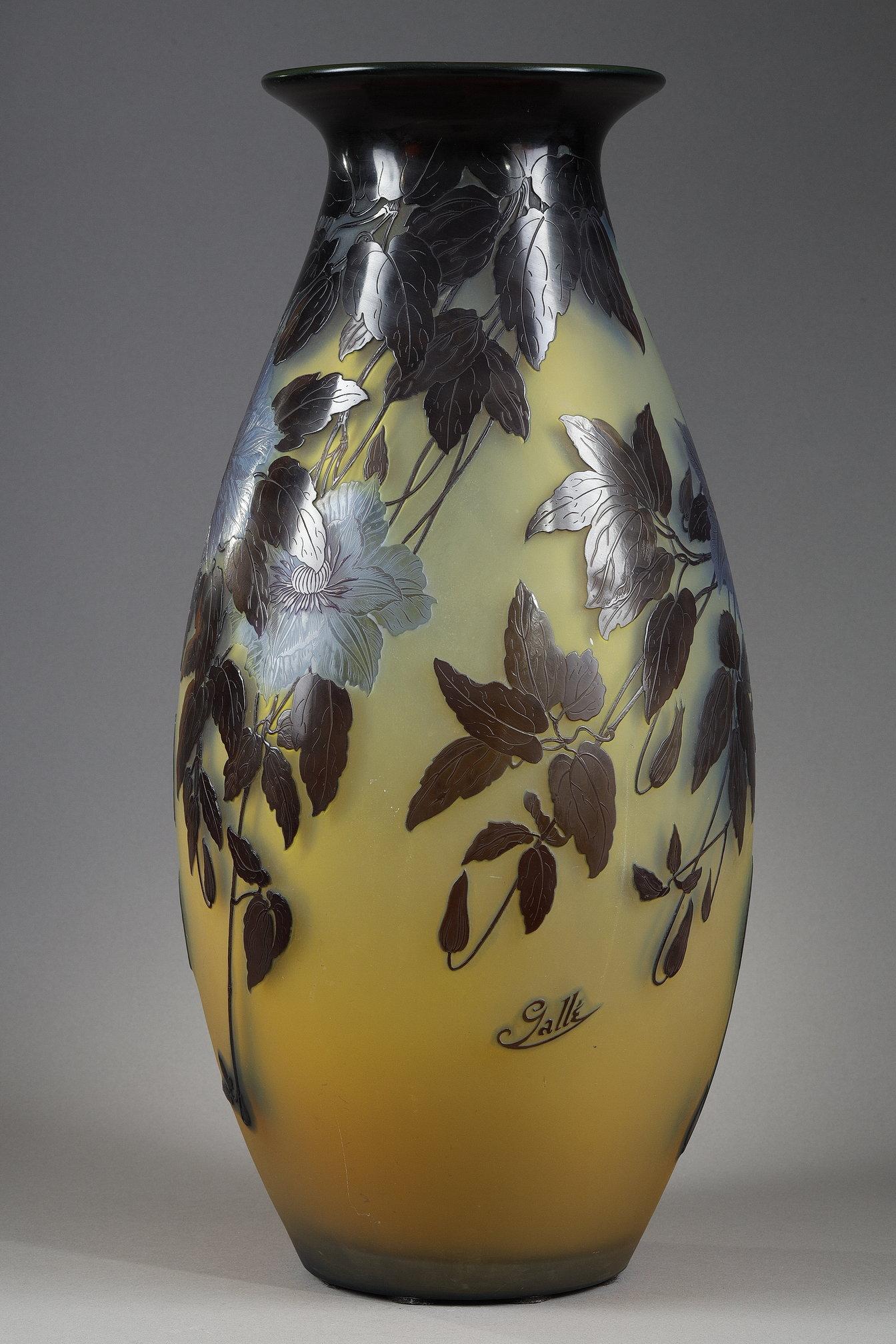 Vaso importante con Clematis in vendita 12